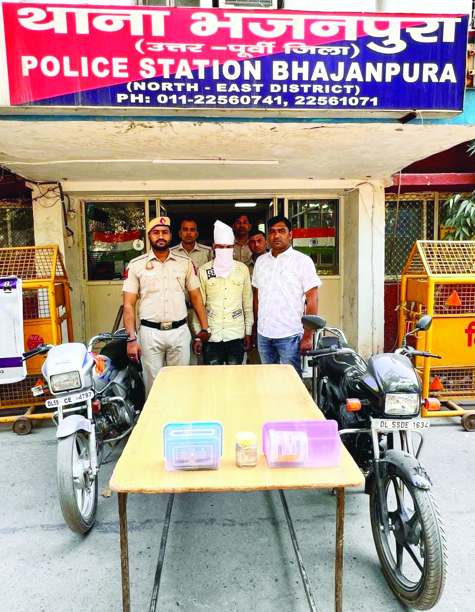 Delhi Police busts burglary ring and recover stolen jewellery worth `45L Delhi Police busts burglary ring and recover stolen jewellery worth `45L