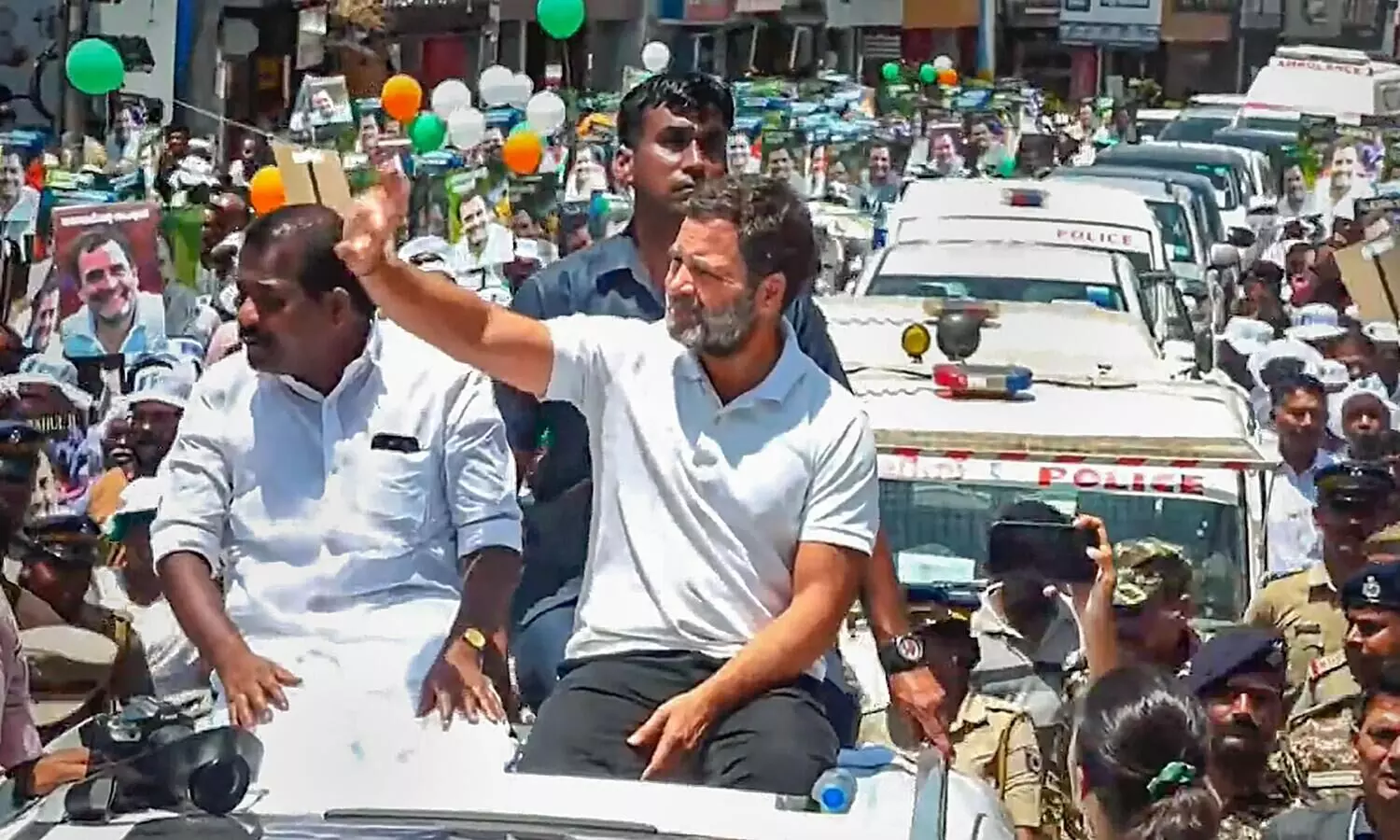 Rahul Gandhi takes out road show in Wayanad