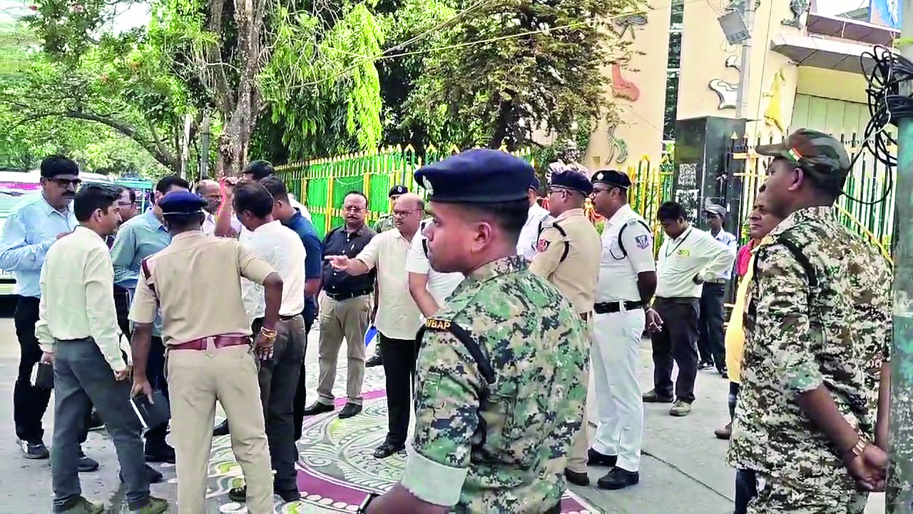 Preps in full swing for Mamata’s road show in Siliguri today