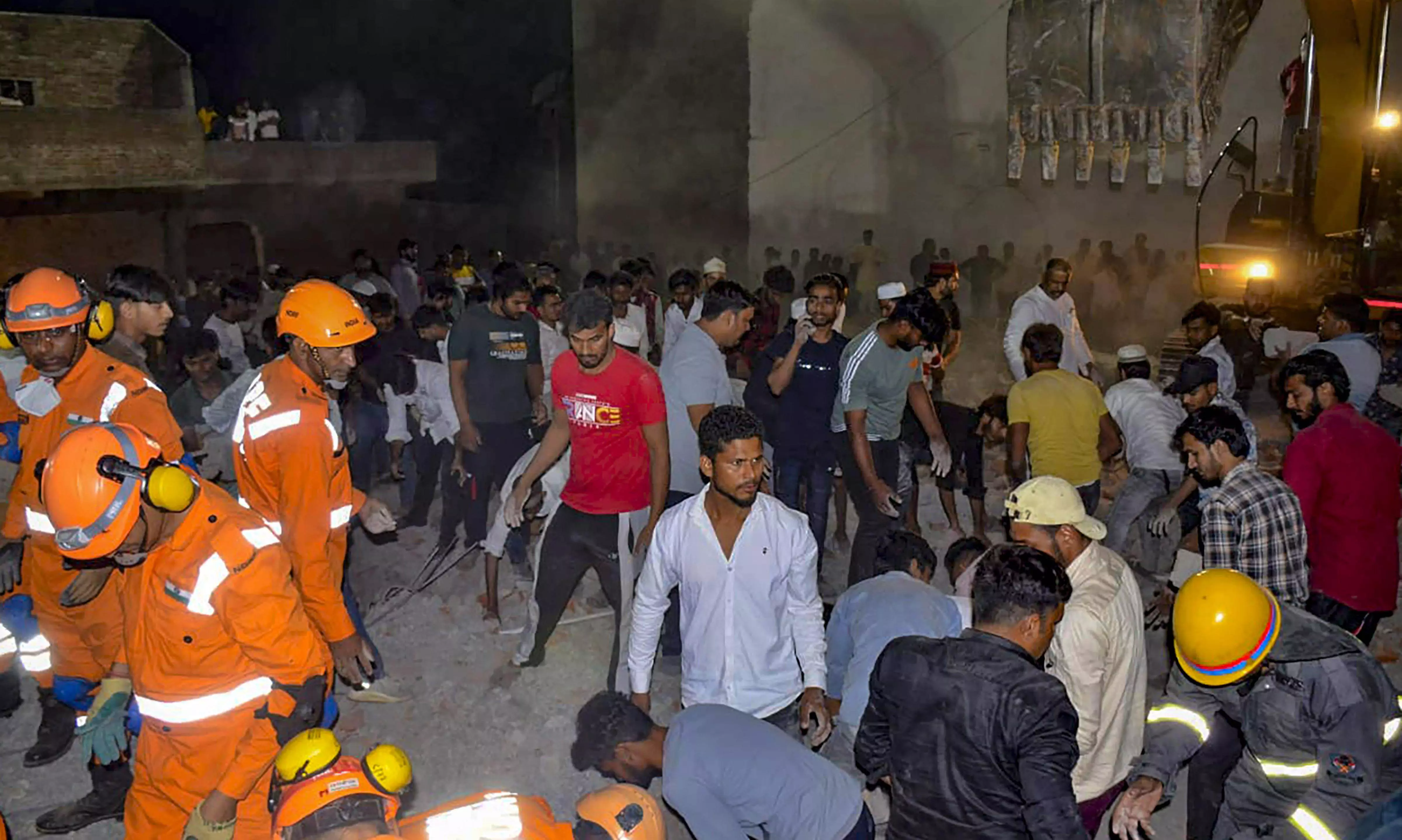One labourer killed, 12 injured in roof collapse in Muzaffarnagar One labourer killed, 12 injured in roof collapse in Muzaffarnagar