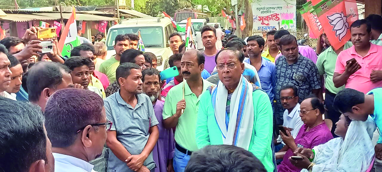 Balurghat: About 1K families leave BJP and join Trinamool