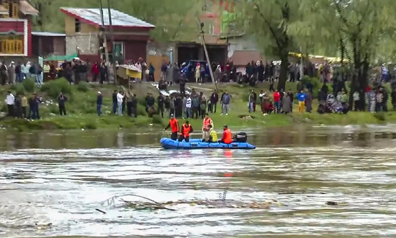 Boat capsizes in Jhelum river in J-K, 4 dead