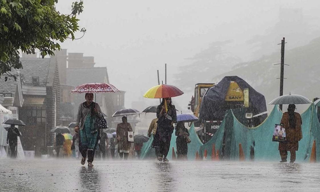 112 roads closed in Himachal as snow, rain lash the state