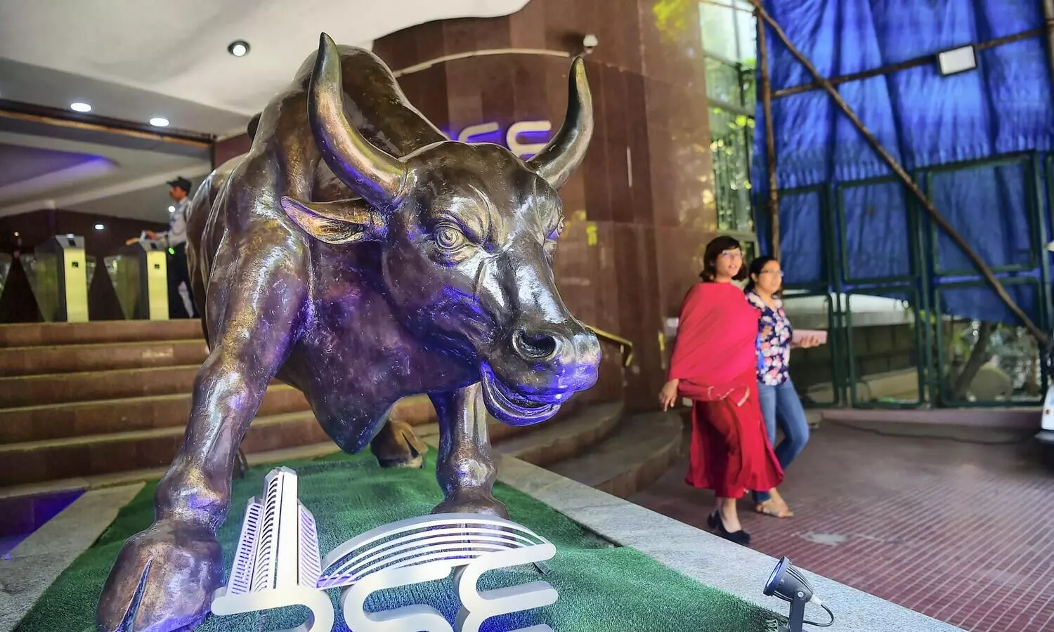 Mutual fund assets soar 35% to record Rs 53.4 lakh crore in FY24