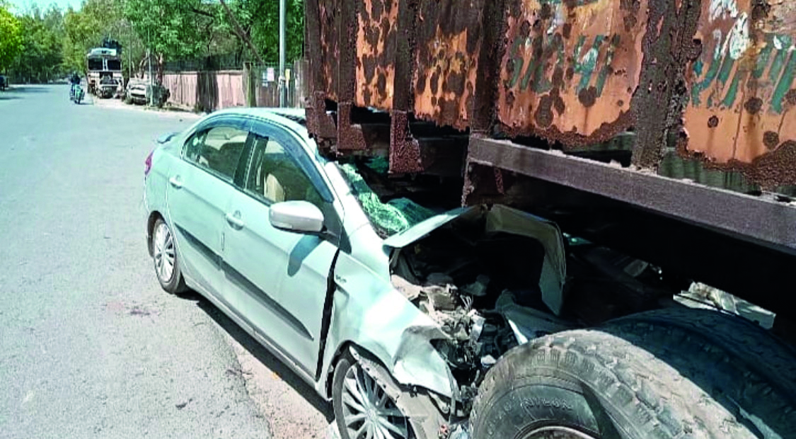 Five individuals injured in Pushp Vihar road collision Five individuals injured in Pushp Vihar road collision