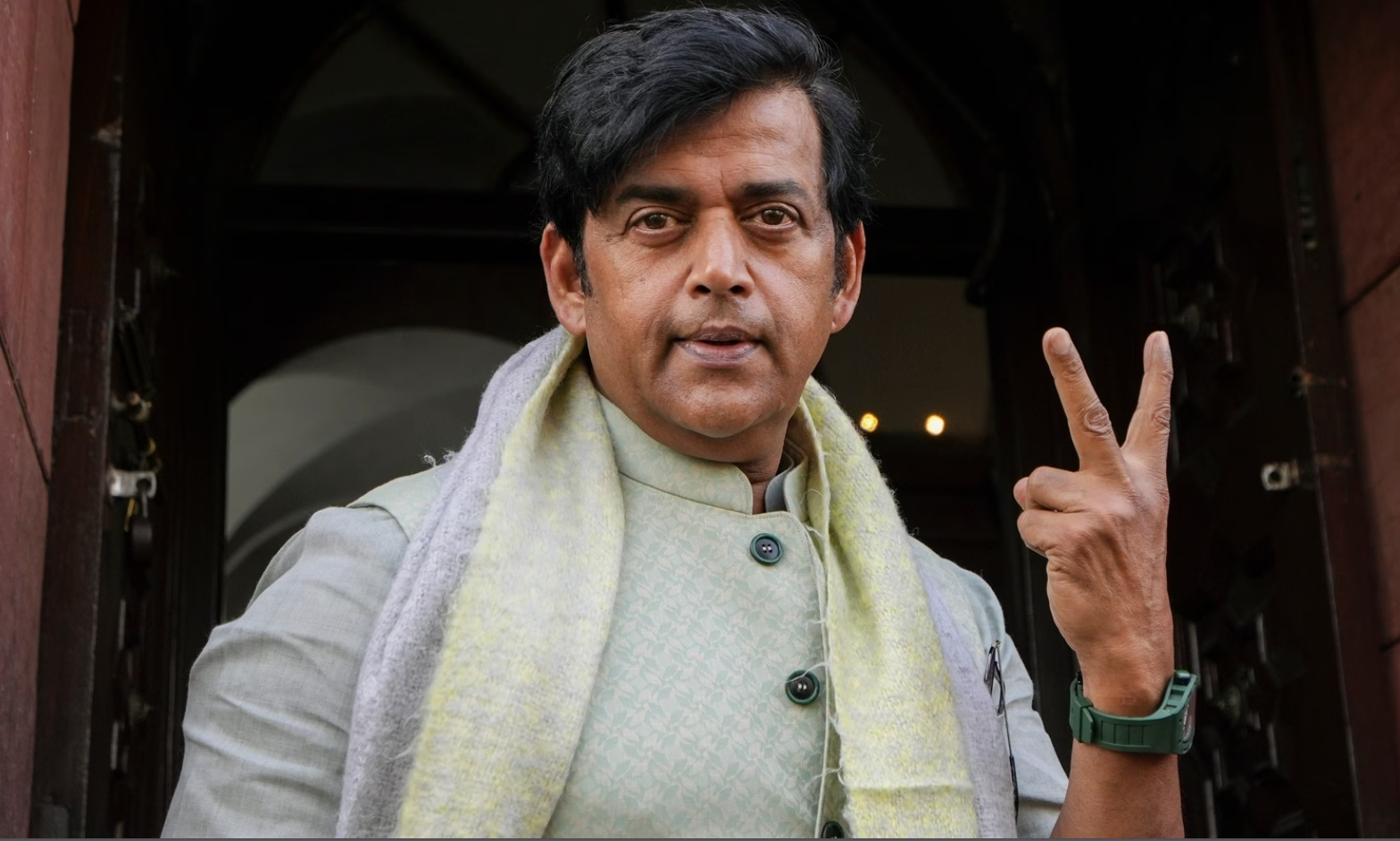 FIR registered against woman claiming Ravi Kishan is her daughter’s father