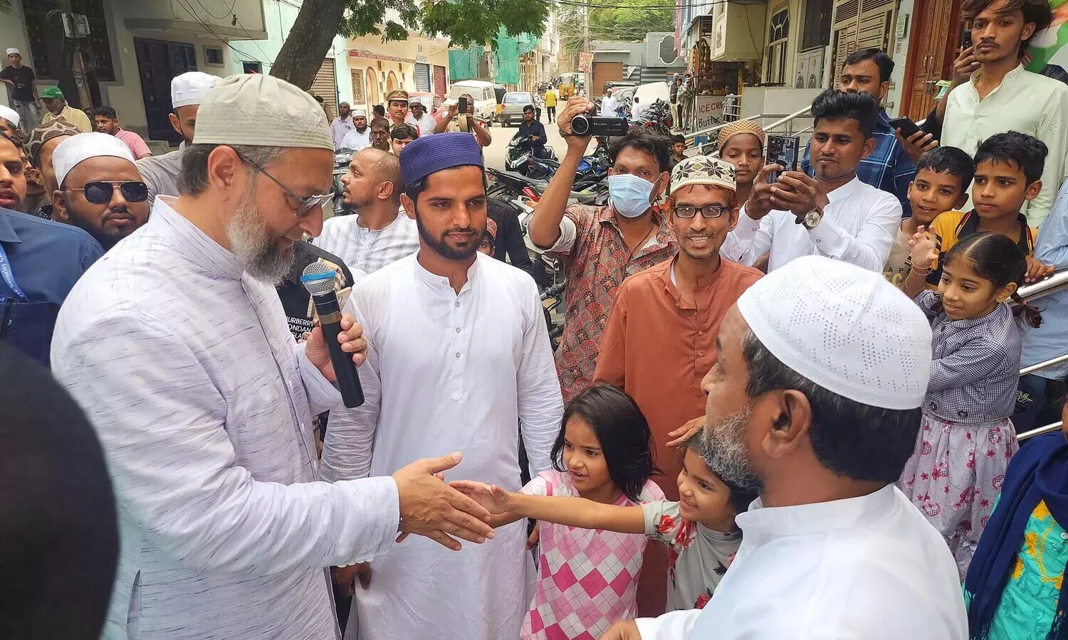 BJP excludes minorities from manifesto: Owaisi