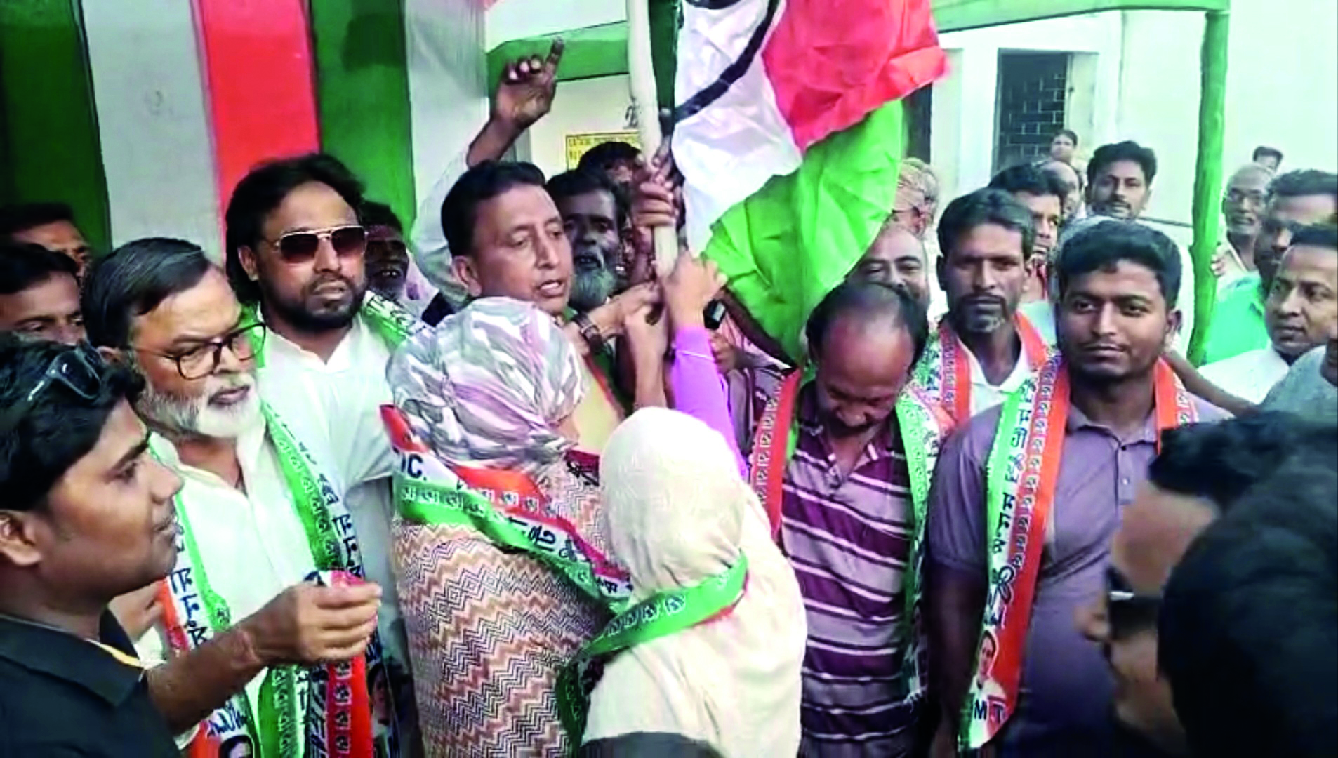 Malda: More than 1K Cong-CPI(M) alliance workers join Trinamool