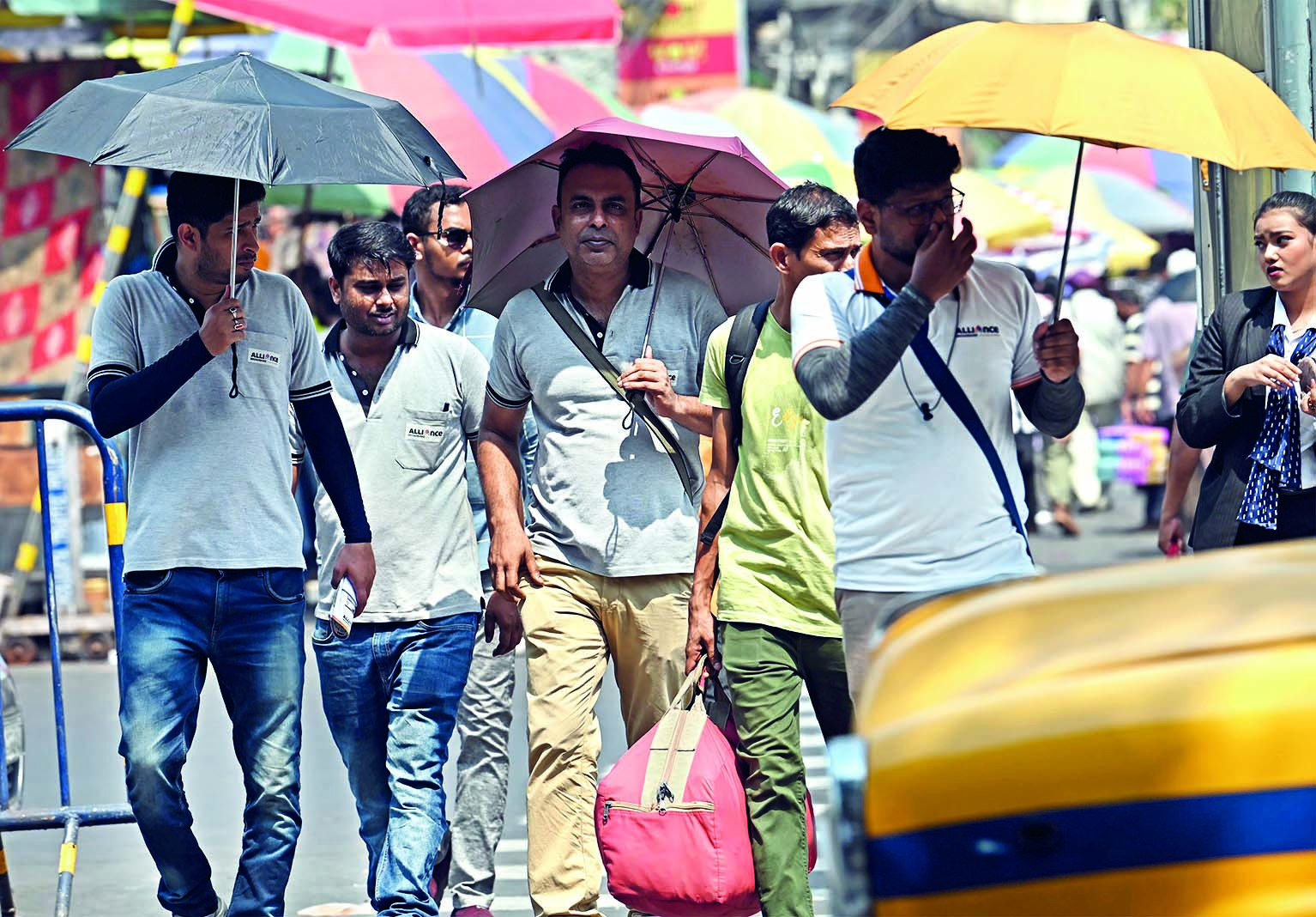 Temperature in Kolkata touches 40 degree Celsius-mark, ‘to climb further in next two days’ Temperature in Kolkata touches 40 degree Celsius-mark, ‘to climb further in next two days’