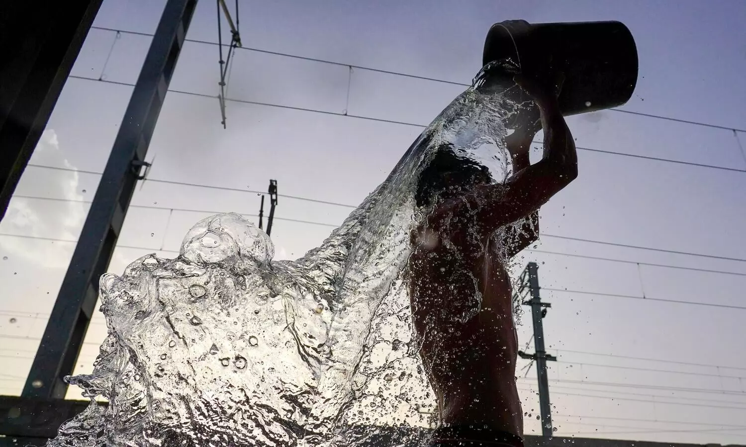 Intense heatwave grips parts of India