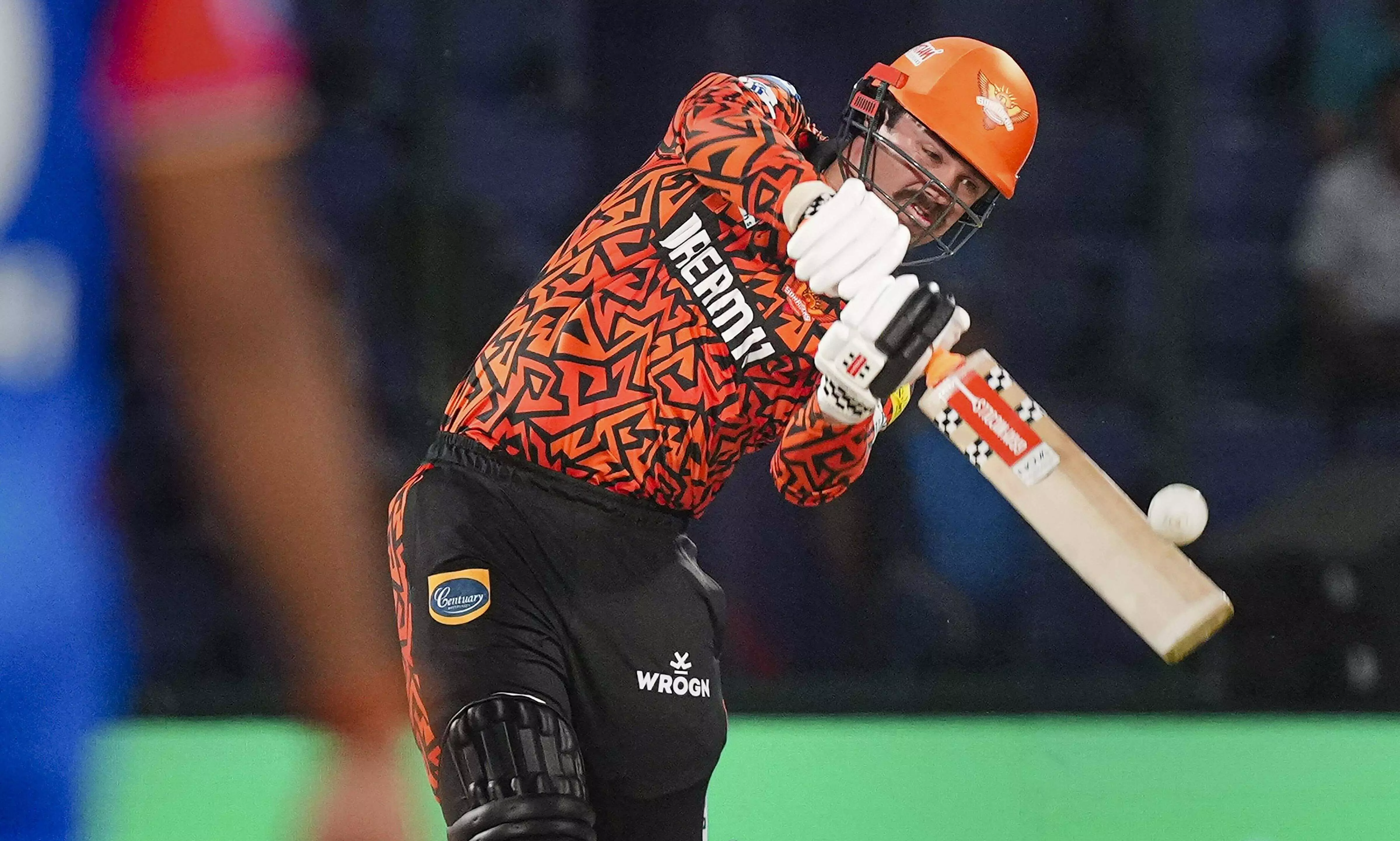 Sunrisers smash DC bowlers to post record Powerplay score of 125 in six overs
