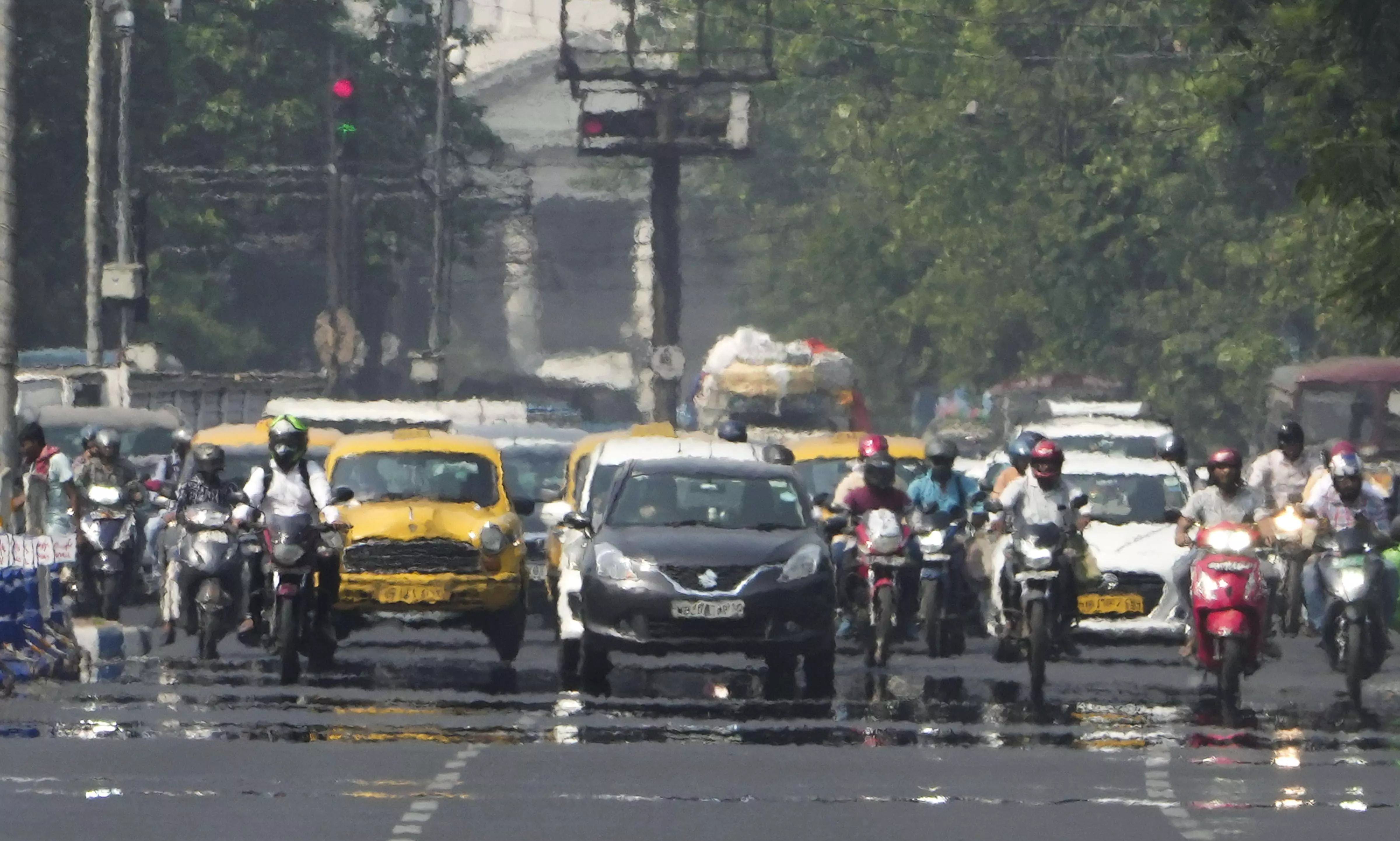 Kolkata sizzles as mercury touches 41 degree Celcius Kolkata sizzles as mercury touches 41 degree Celcius