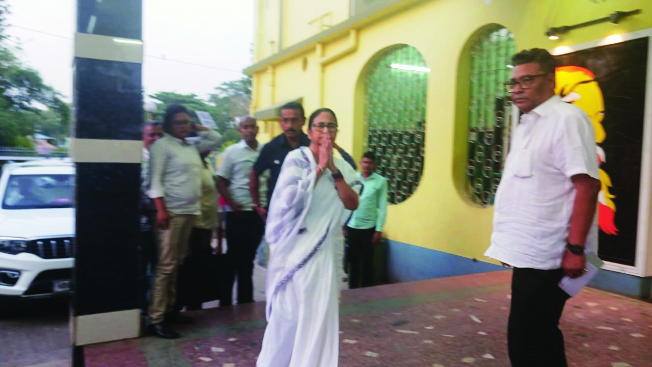 Mamata makes impromptu appearance at Malda TMC dist election committee meet