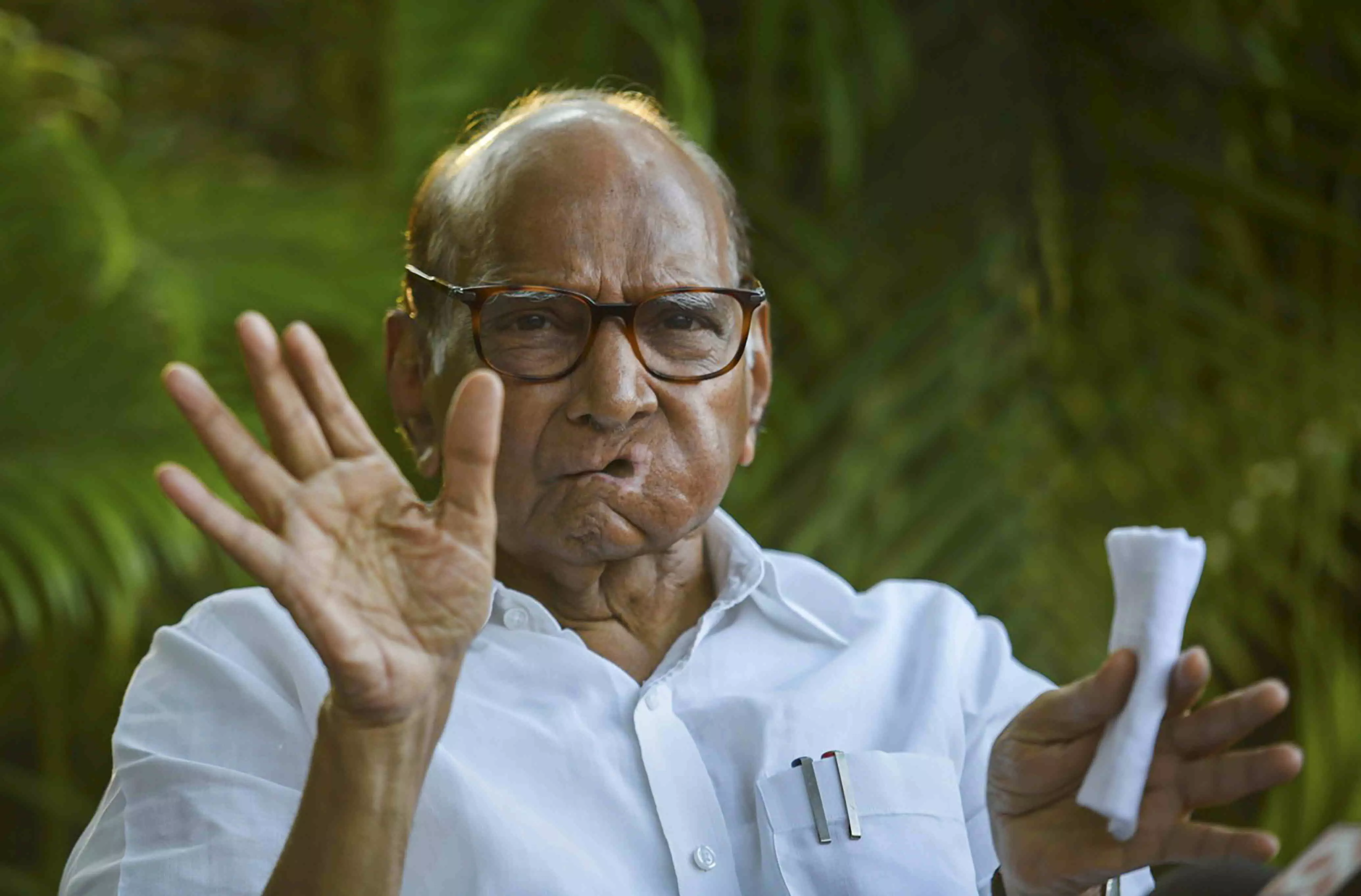 Pawar: Modi only attacks Congress, ignores national issues
