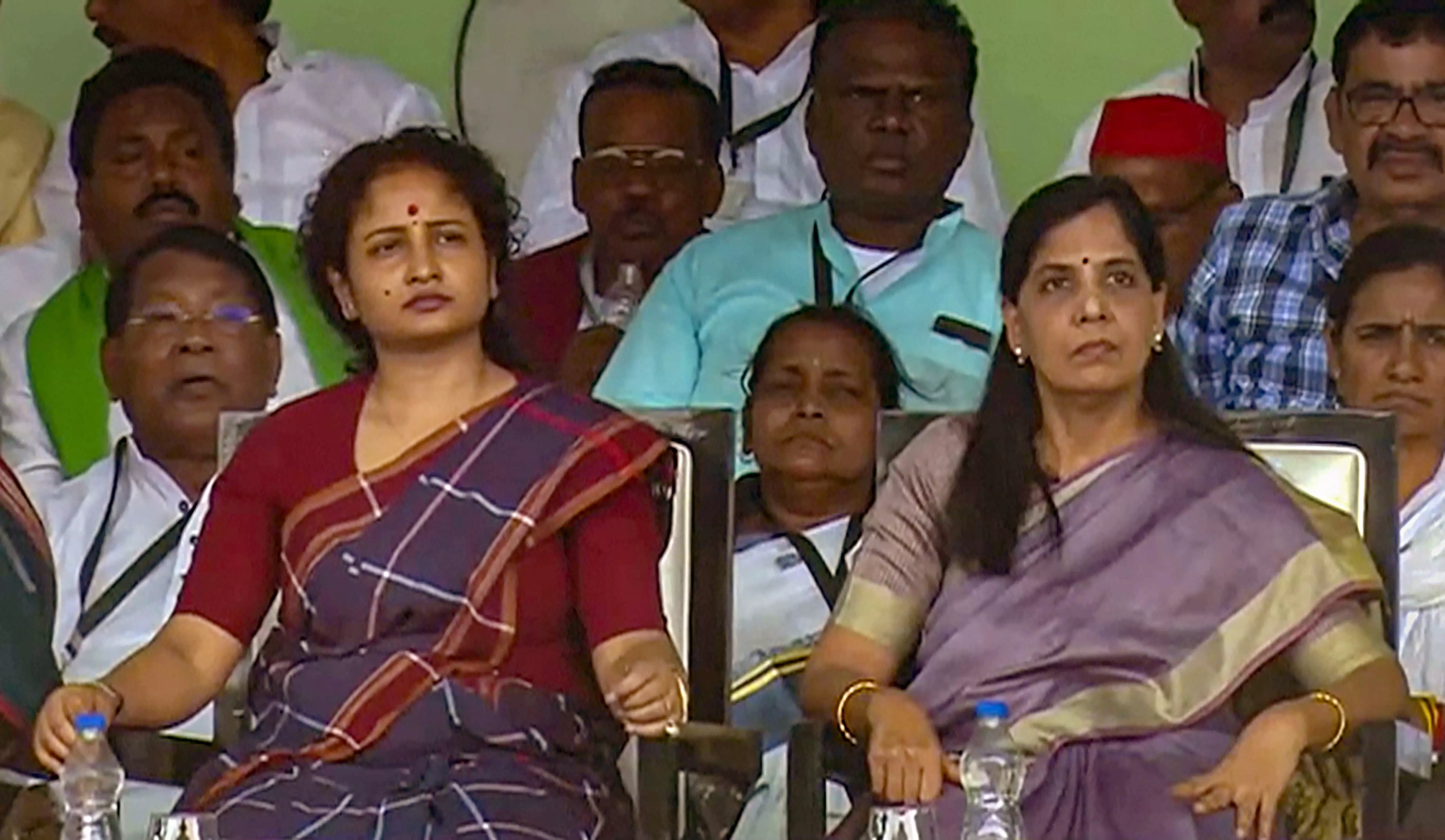 Empty chairs on stage for jailed Hemant Soren, Delhi CM in INDIA mega rally