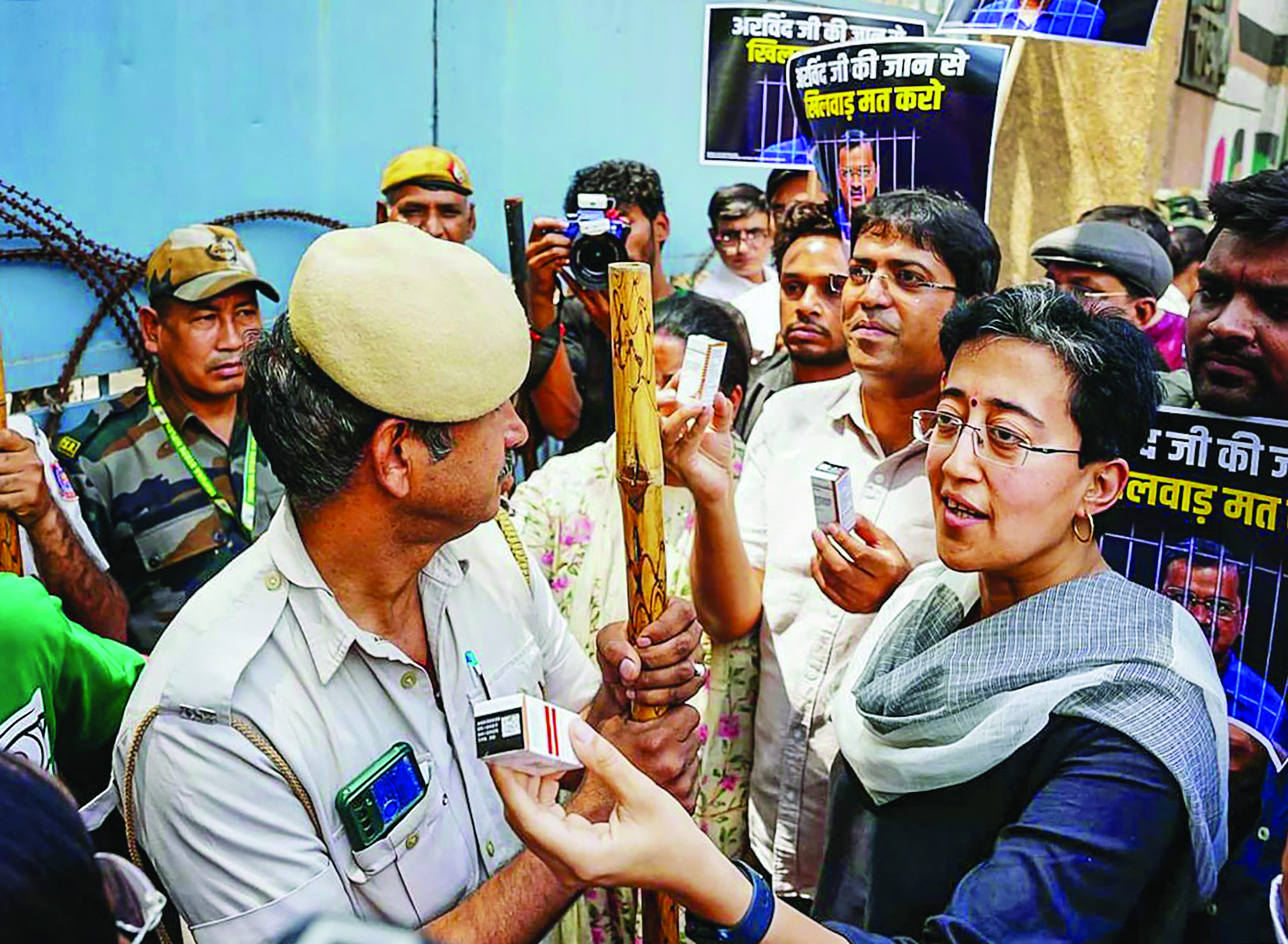 ‘Kejriwal ko insulin do’: AAP workers protest outside Tihar ‘Kejriwal ko insulin do’: AAP workers protest outside Tihar