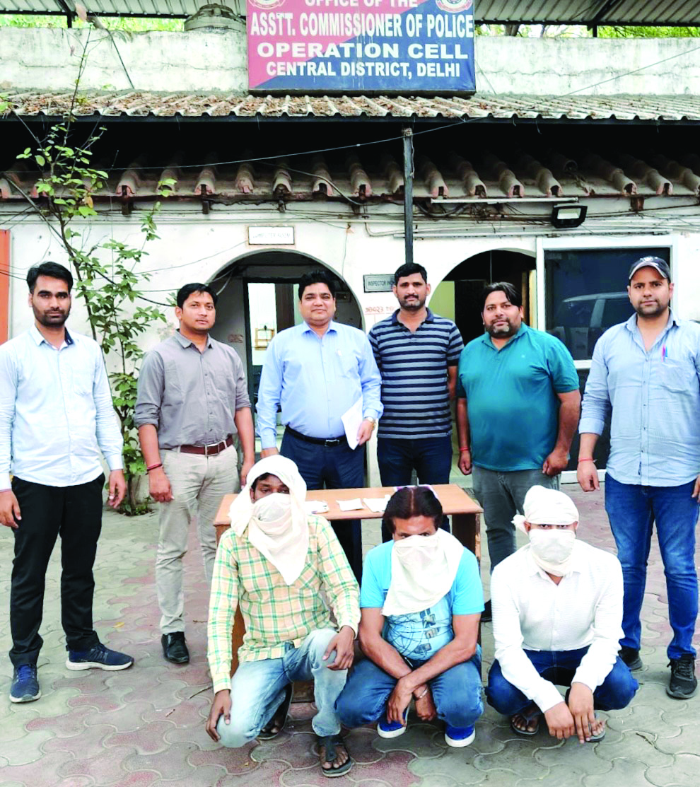 Delhi Police busts IPL betting racket, three held Delhi Police busts IPL betting racket, three held