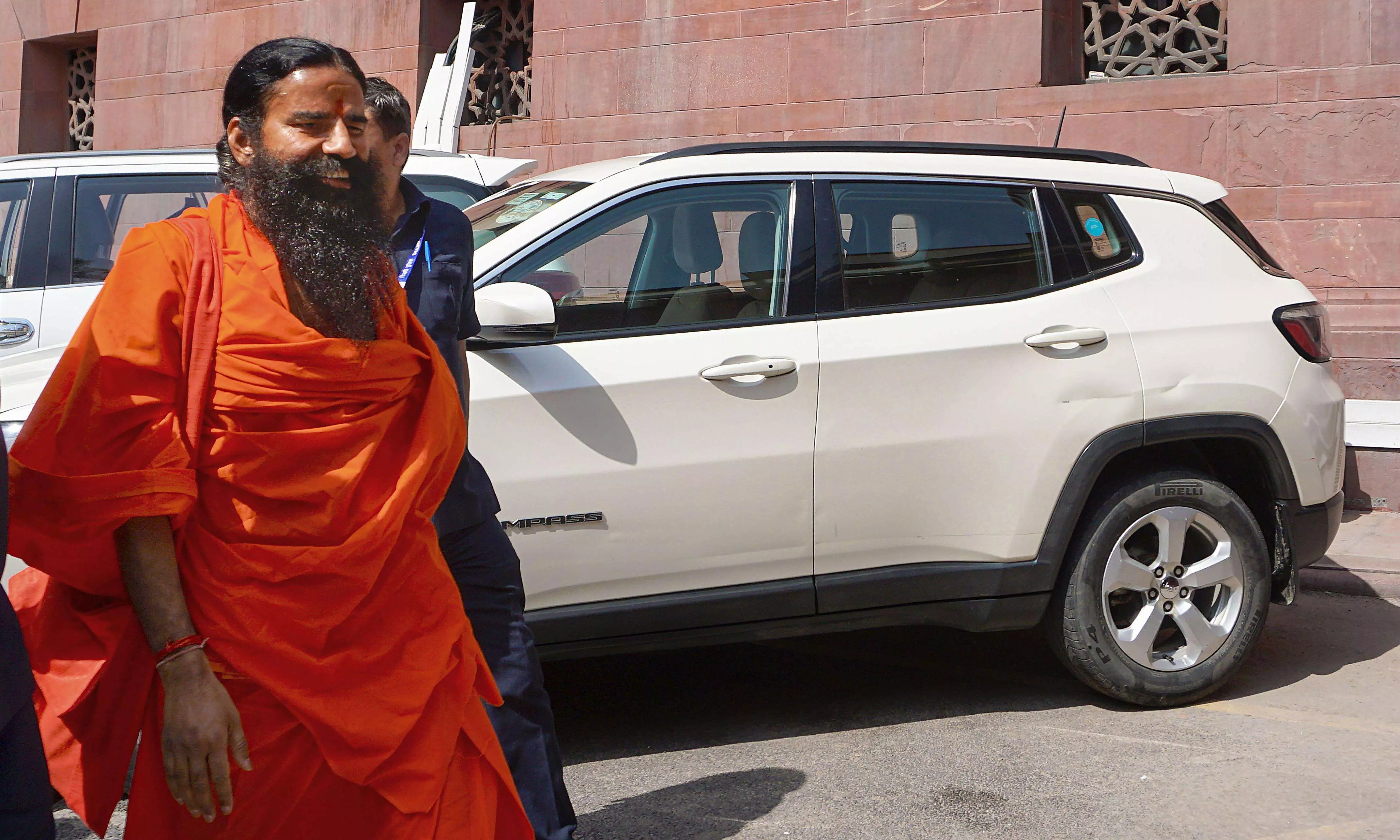 Ramdev, Balkrishna apologize for lapses to SC Ramdev, Balkrishna apologize for lapses to SC