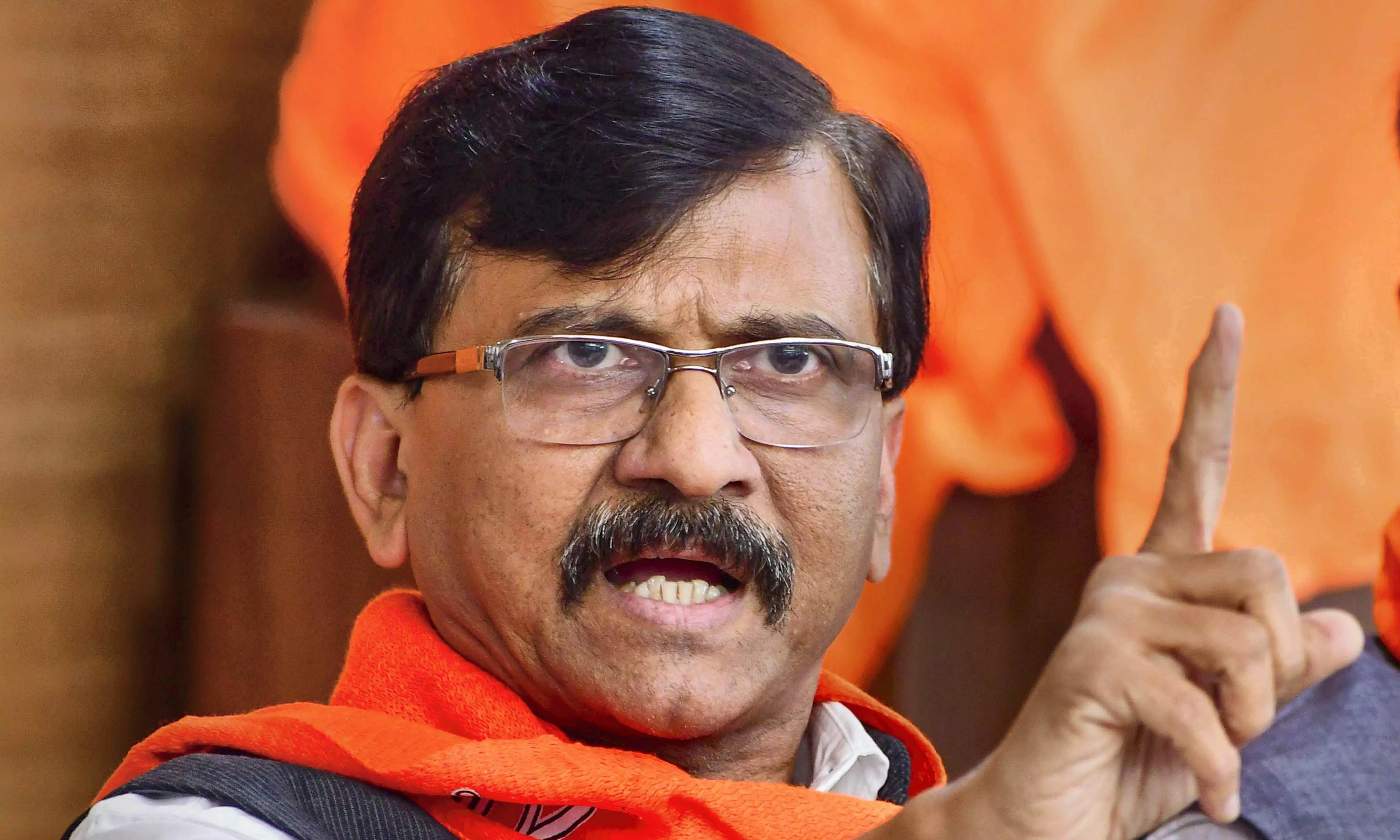 Fadnavis splits Shiv Sena amid phone-tapping fear: Raut