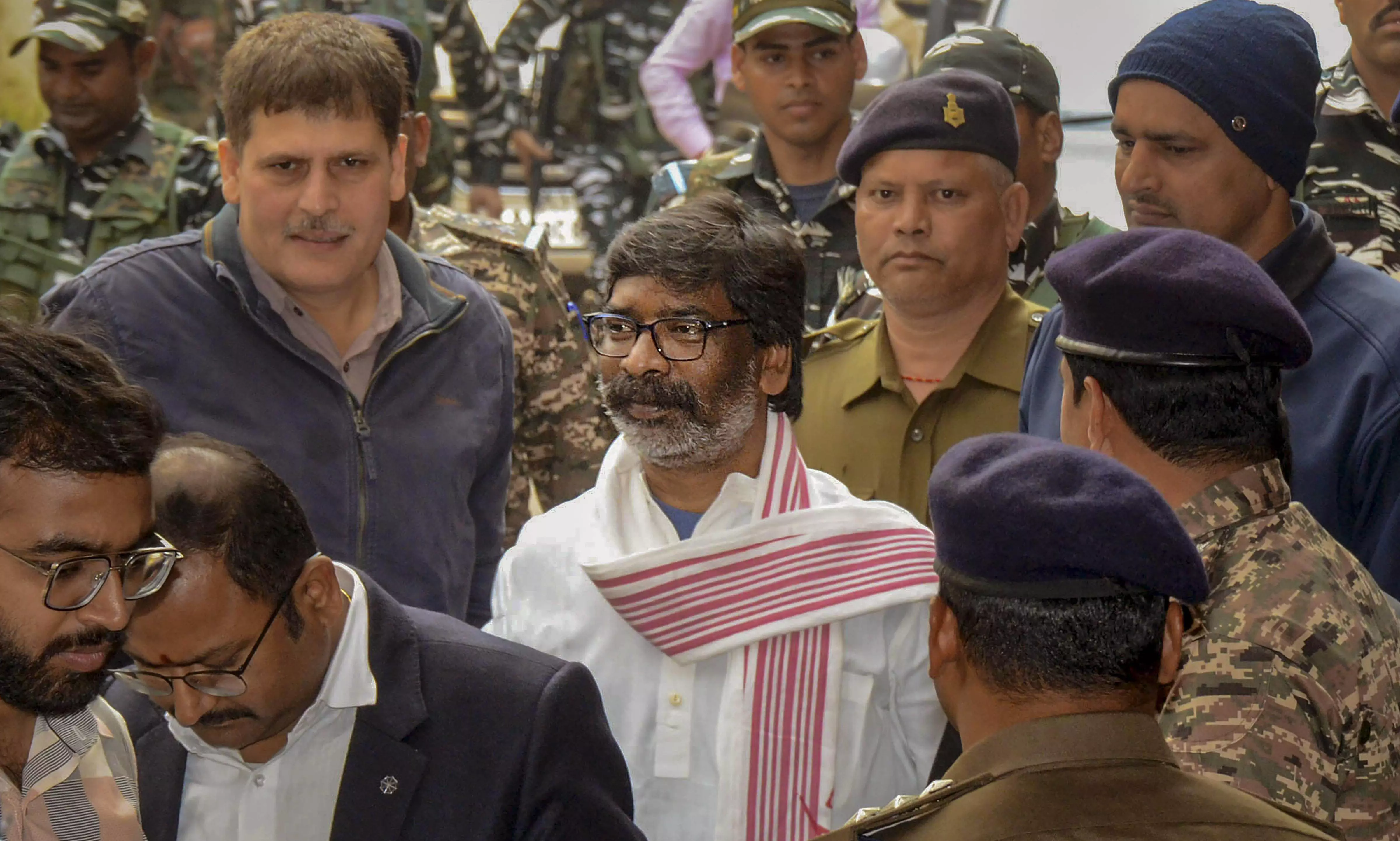 Hemant Soren moves SC, says HC not pronouncing verdict on his arrest plea