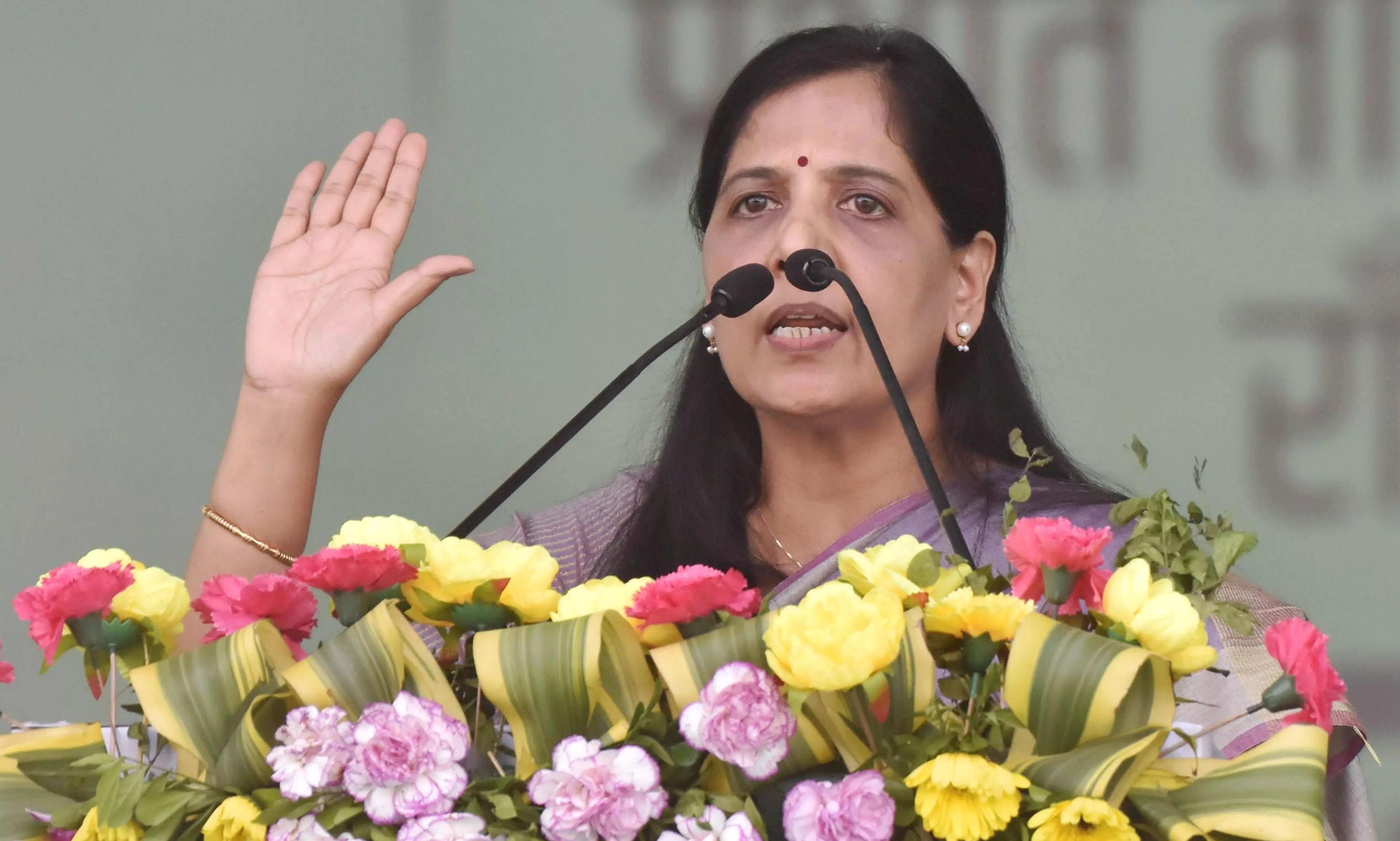 Sunita Kejriwal to join AAPs Delhi LS campaign: sources