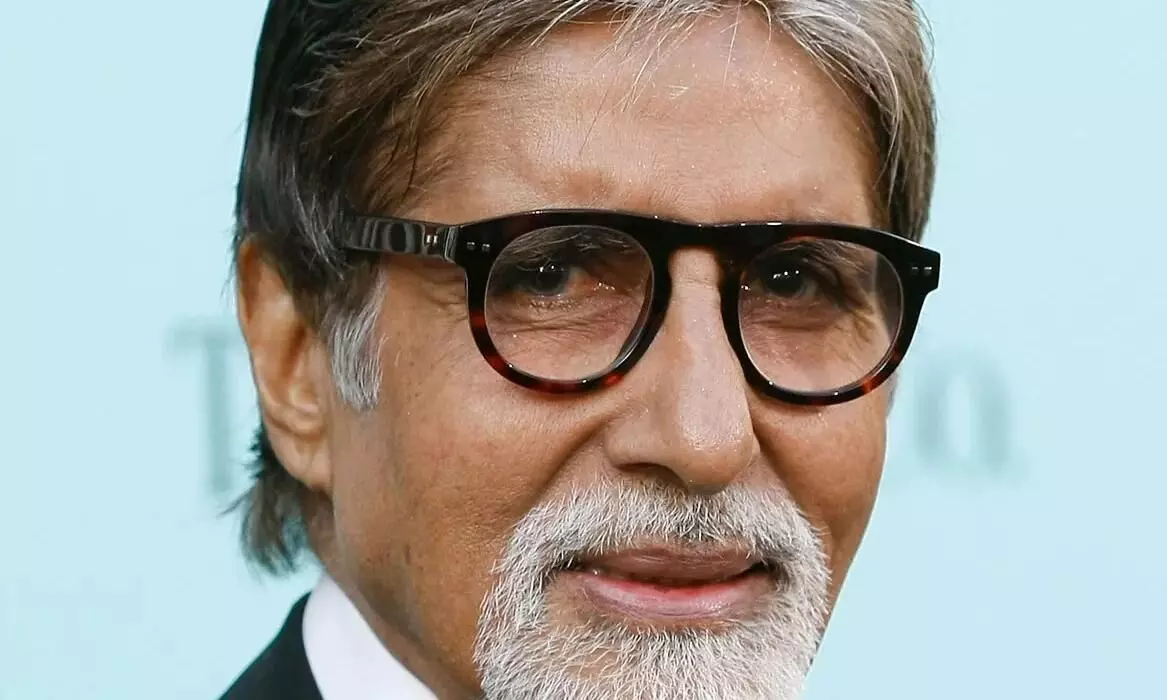 Amitabh Bachchan receives Lata Deenanath Mangeshkar Puraskar