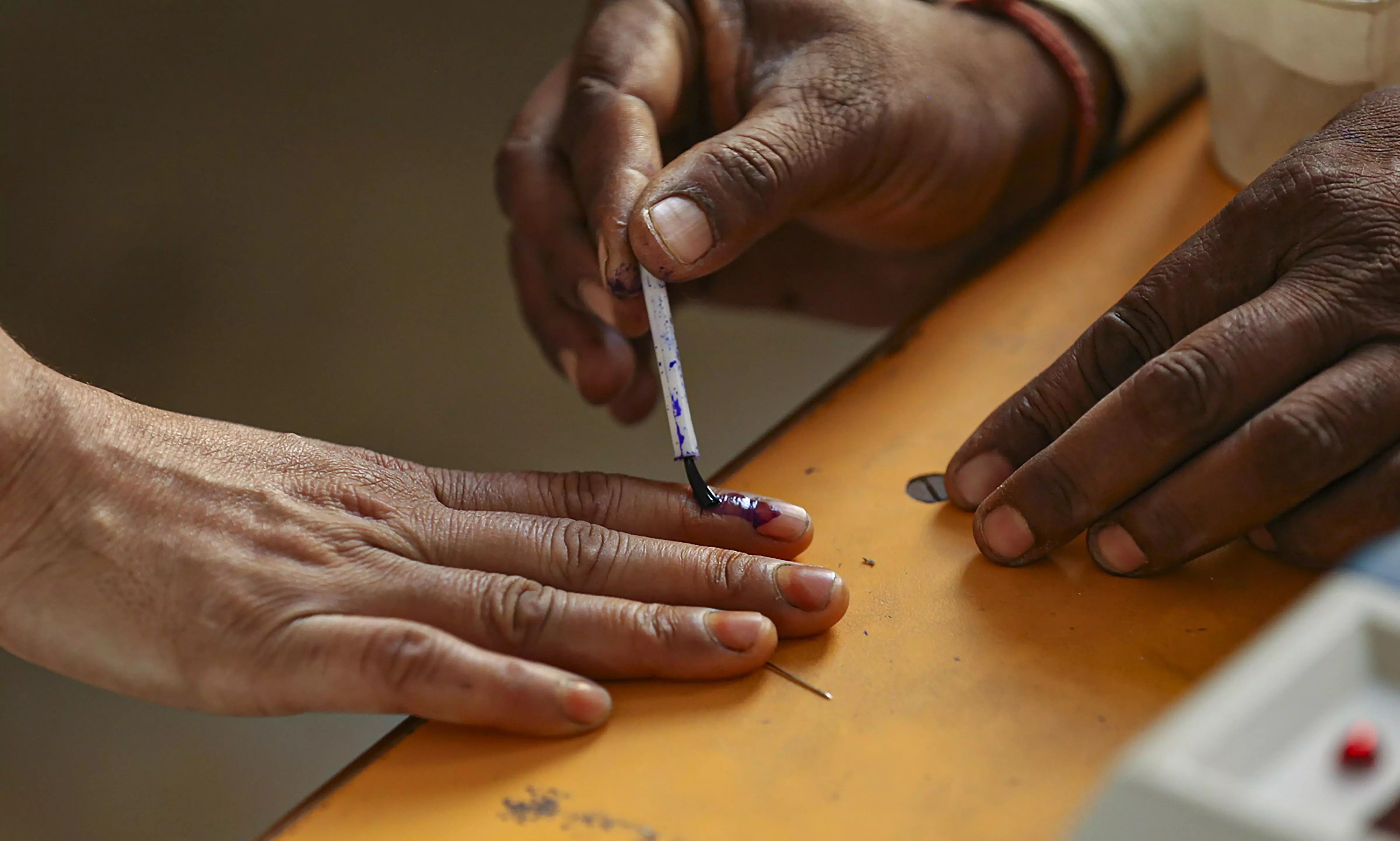Maharashtra LS Polls: 7.4% turnout by 9 am