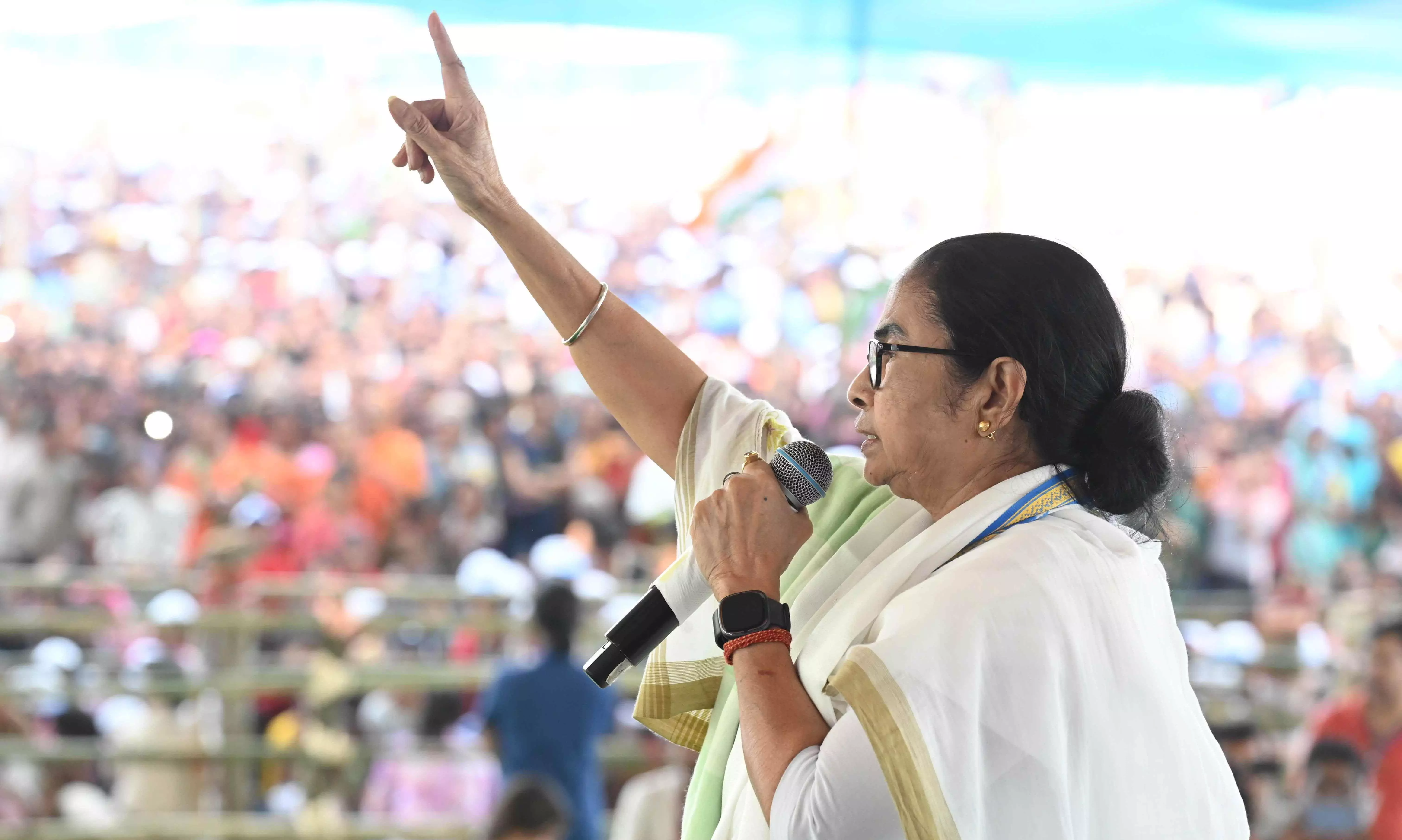 Mamata accuses Centre of depriving West Bengal of funds