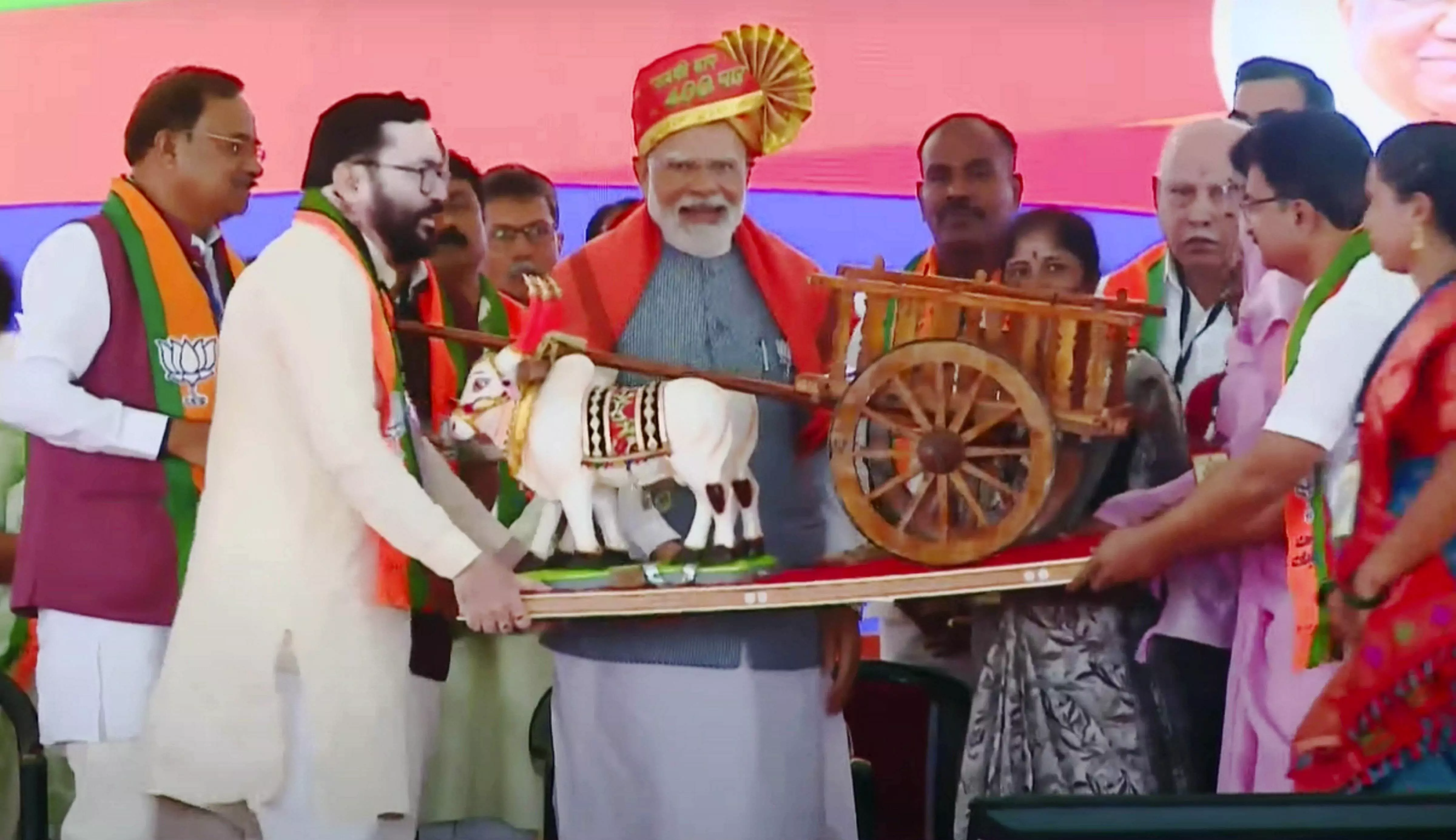 Shehzade insulted Maharajas but silent on atrocities by Nawabs: PMs attack on Rahul Gandhi Shehzade insulted Maharajas but silent on atrocities by Nawabs: PMs attack on Rahul Gandhi