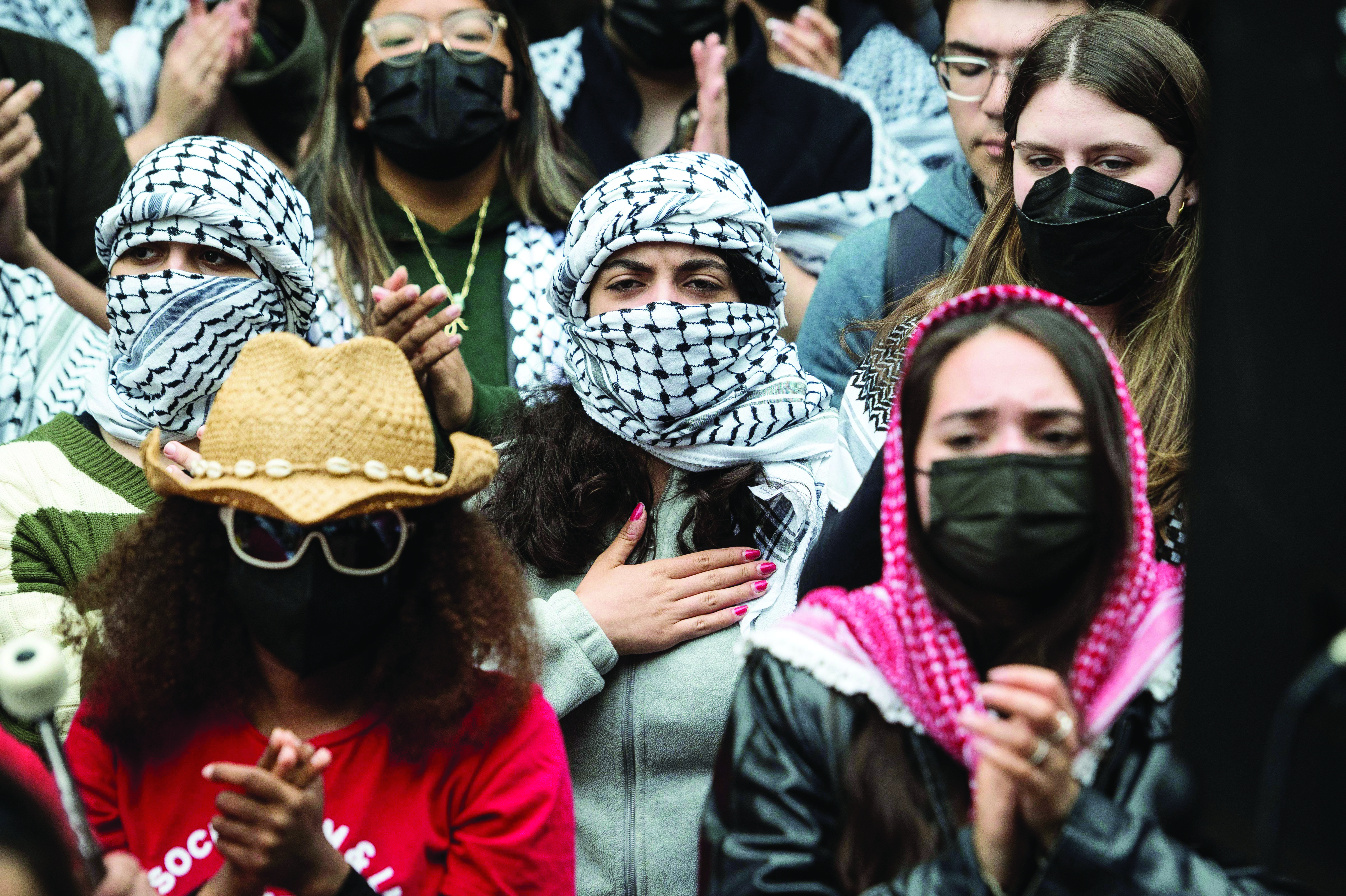 Campus anti-war protesters dig in from New York to California