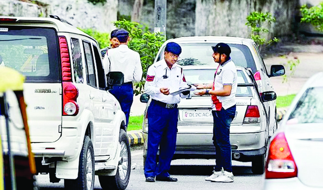 Police: Delhi sees 149% spike in mobile phone usage while driving