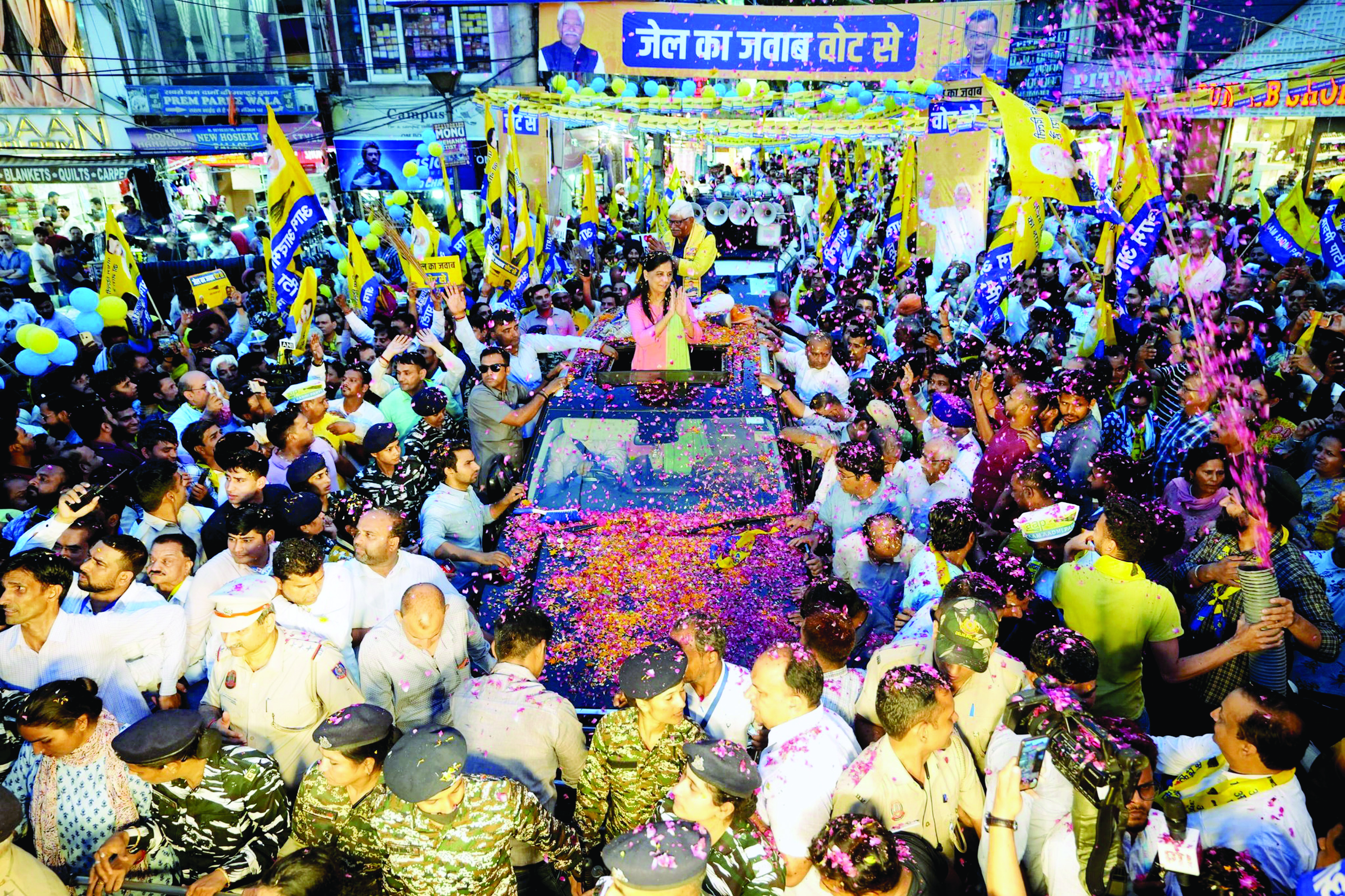 Massive support for AAP as Sunita Kejriwal leads roadshow in W Delhi Massive support for AAP as Sunita Kejriwal leads roadshow in W Delhi