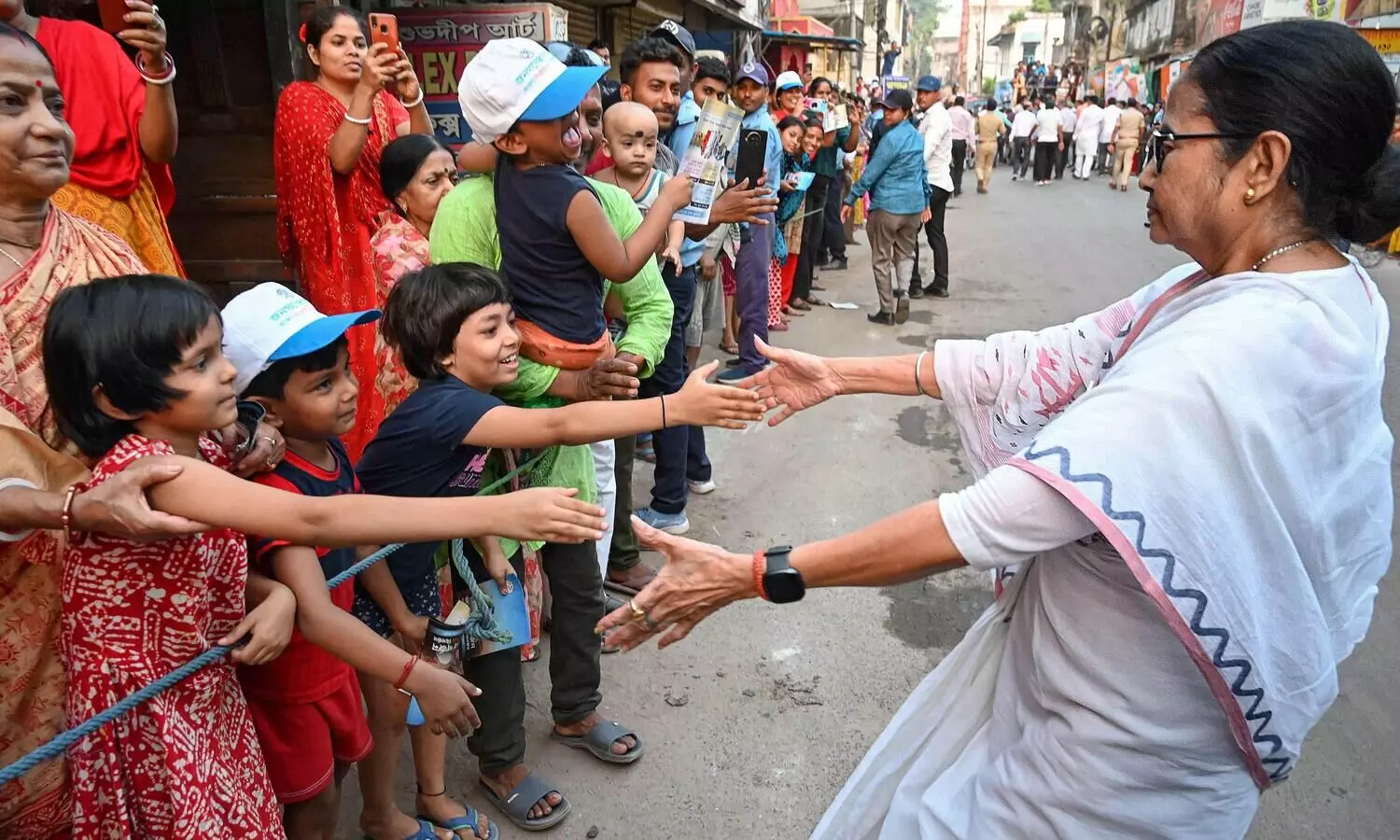 Huge crowd rallies around ‘Didi’s’ rally