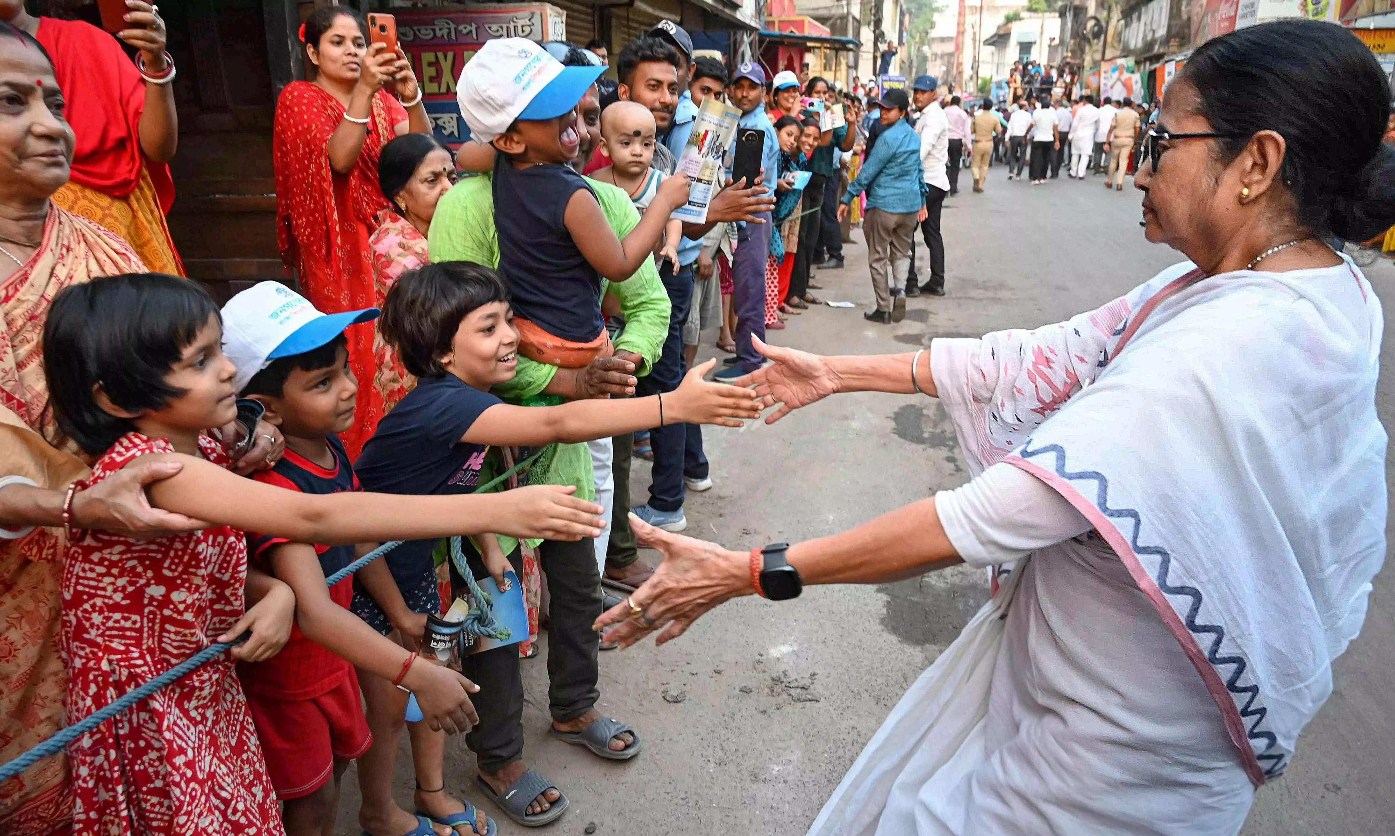 Huge crowd rallies around ‘Didi’s’ rally Huge crowd rallies around ‘Didi’s’ rally