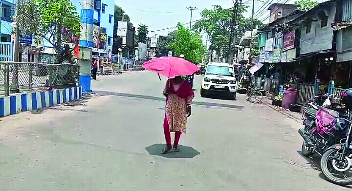 Balurghat in grip of a heatwave Balurghat in grip of a heatwave