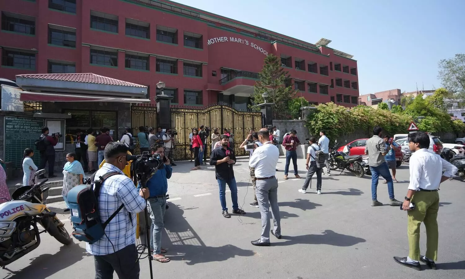 Bomb hoax shuts down 100 schools in Delhi; Email traced says Lt Governor