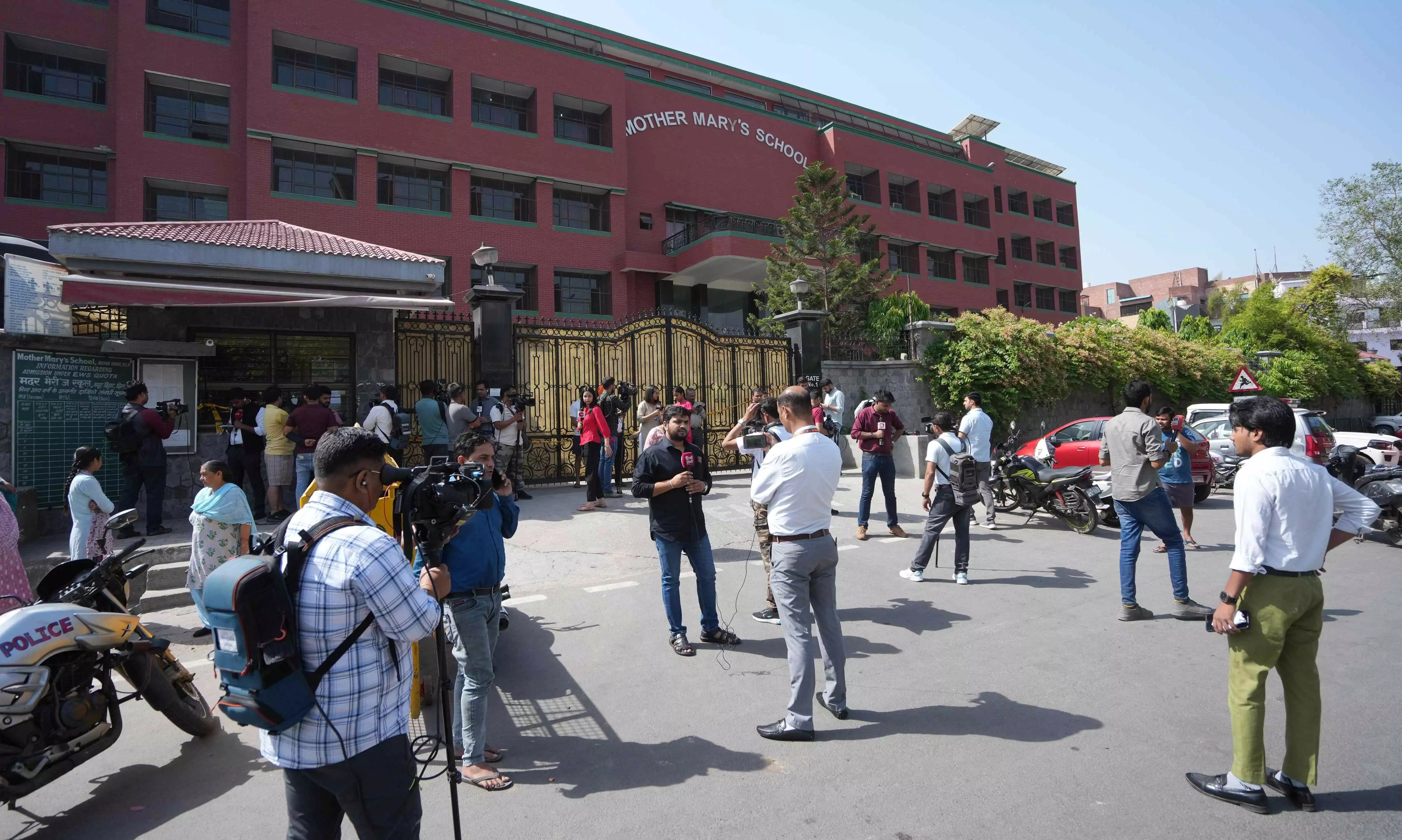 Bomb hoax shuts down 100 schools in Delhi; Email traced says Lt Governor