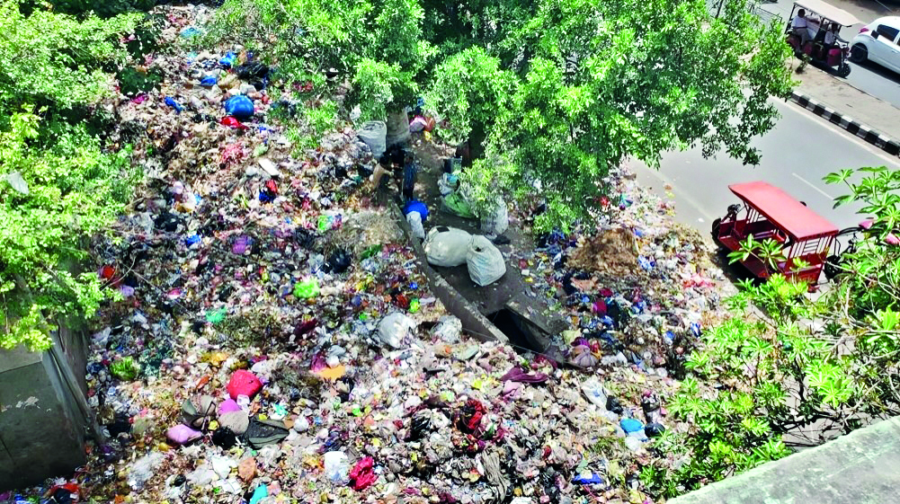 Garbage overflow poses health risks to visually impaired students in W Delhi Garbage overflow poses health risks to visually impaired students in W Delhi