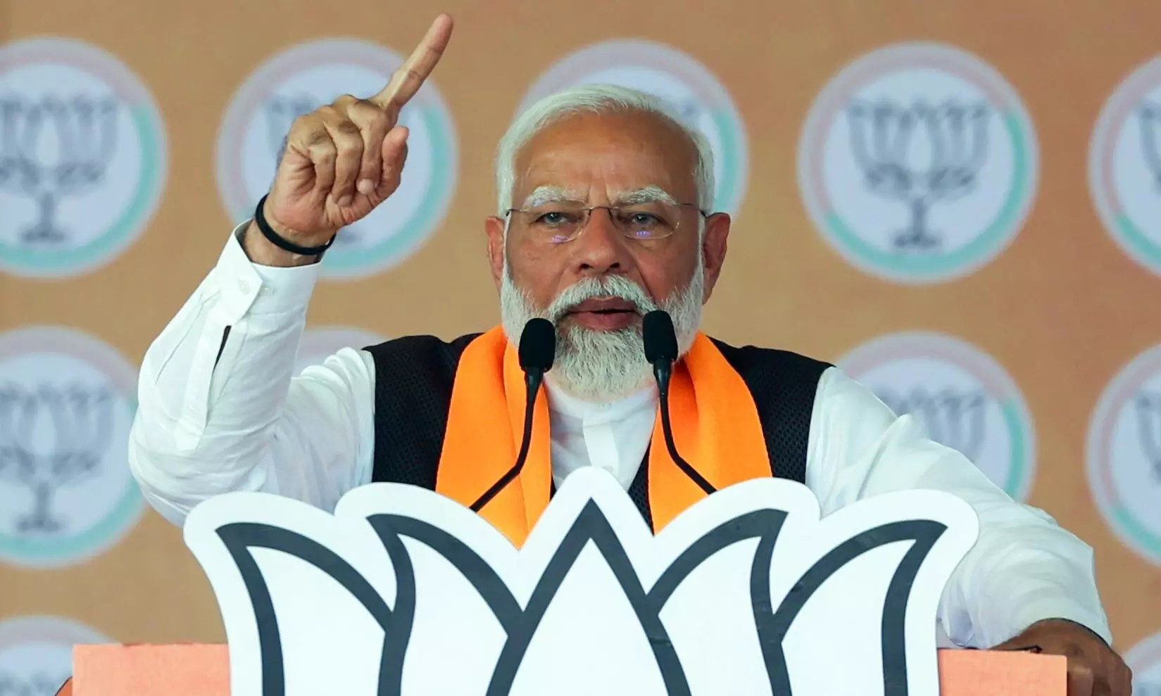 PM mocks RaGa’s decision to contest from Rae Bareli PM mocks RaGa’s decision to contest from Rae Bareli