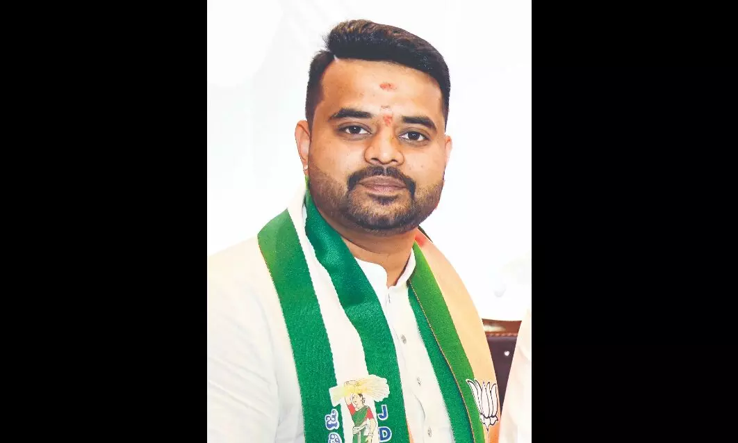 ‘Fresh kidnapping case filed against H D Revanna and Prajwal’ ‘Fresh kidnapping case filed against H D Revanna and Prajwal’