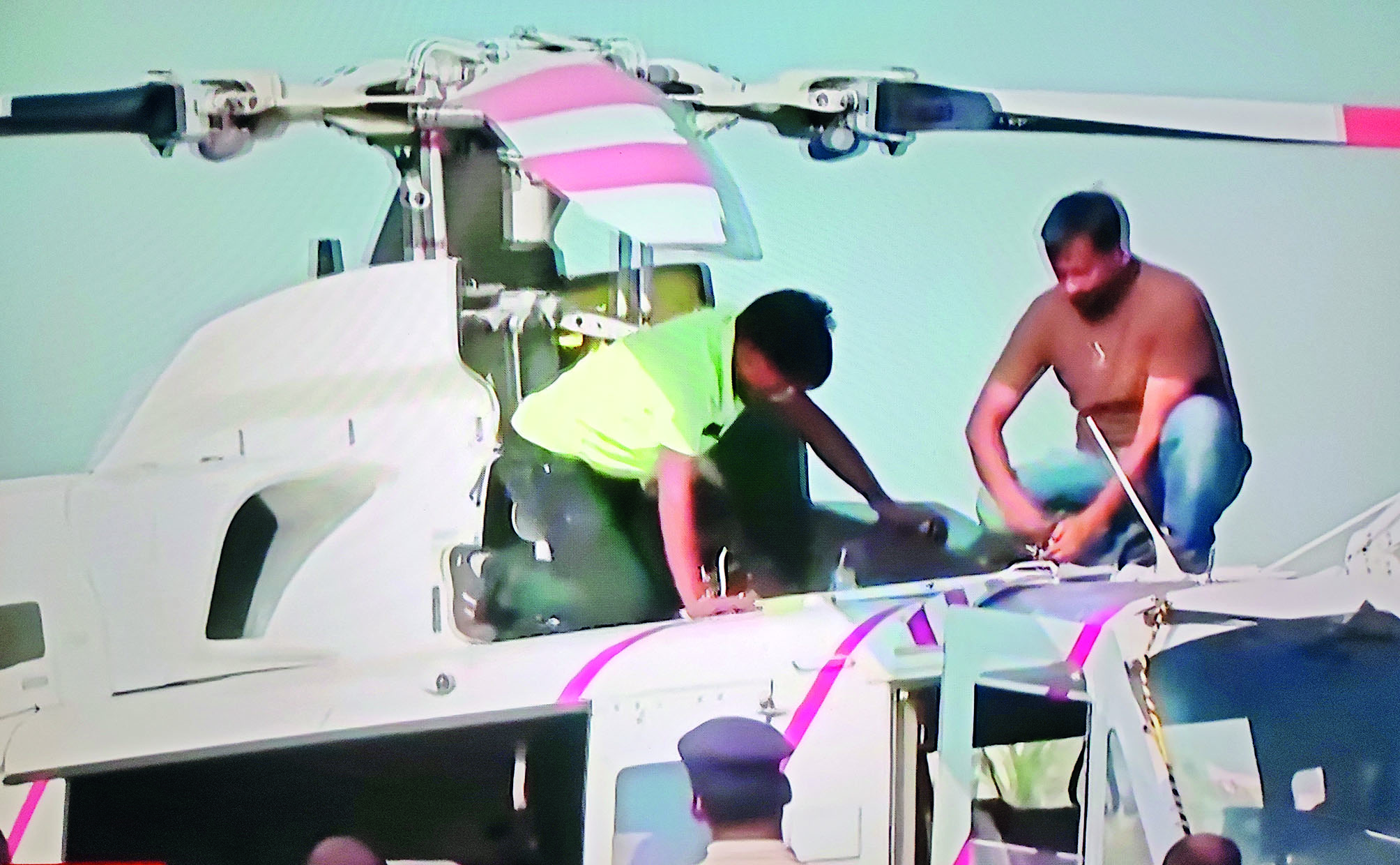 Smoke from Dev’s helicopter forces pilot   to make emergency landing in Malda