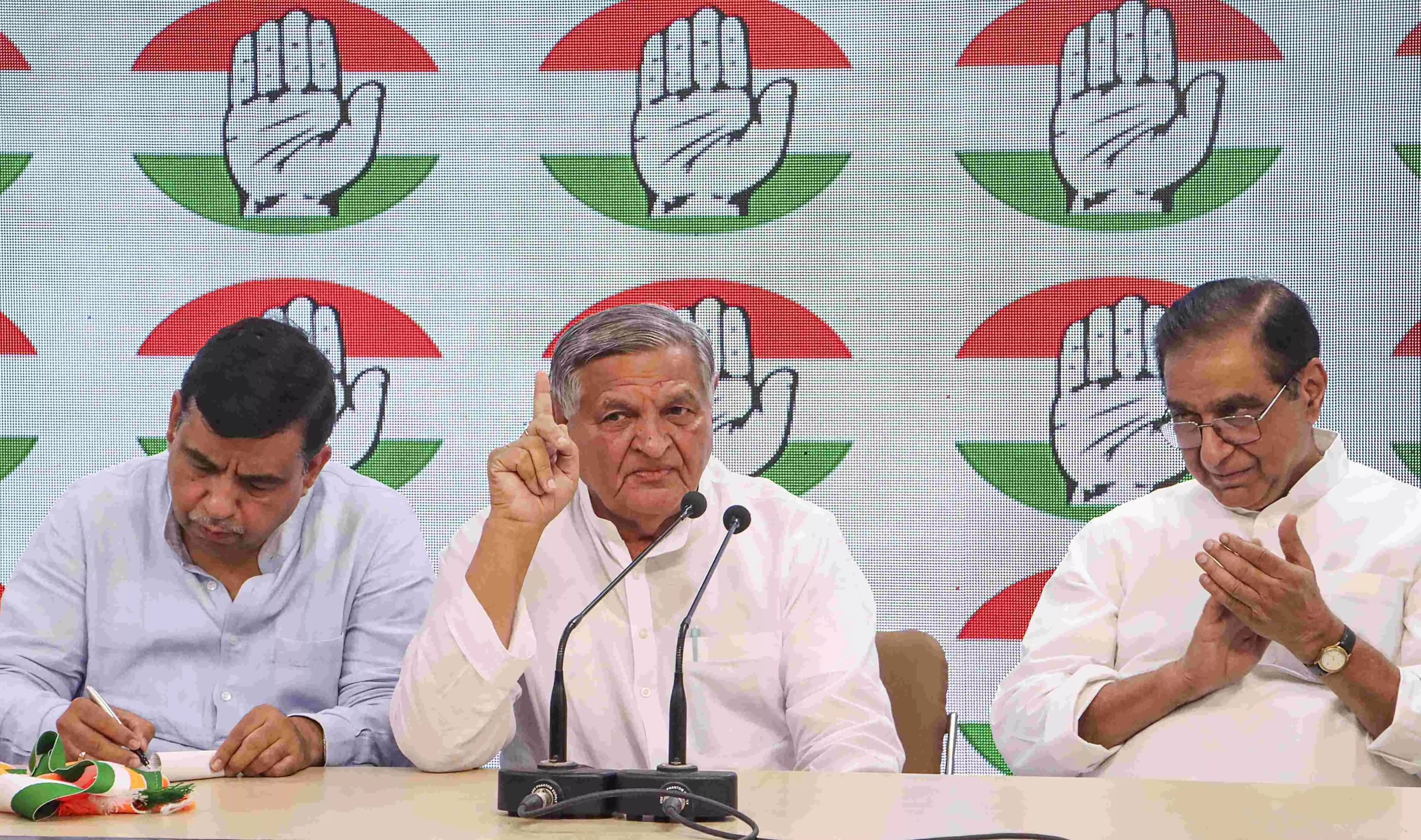 Ex-speaker of Delhi Assembly Yoganand Shastri joins Congress