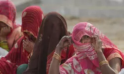 Tryst with (un)trust Tryst with (un)trust