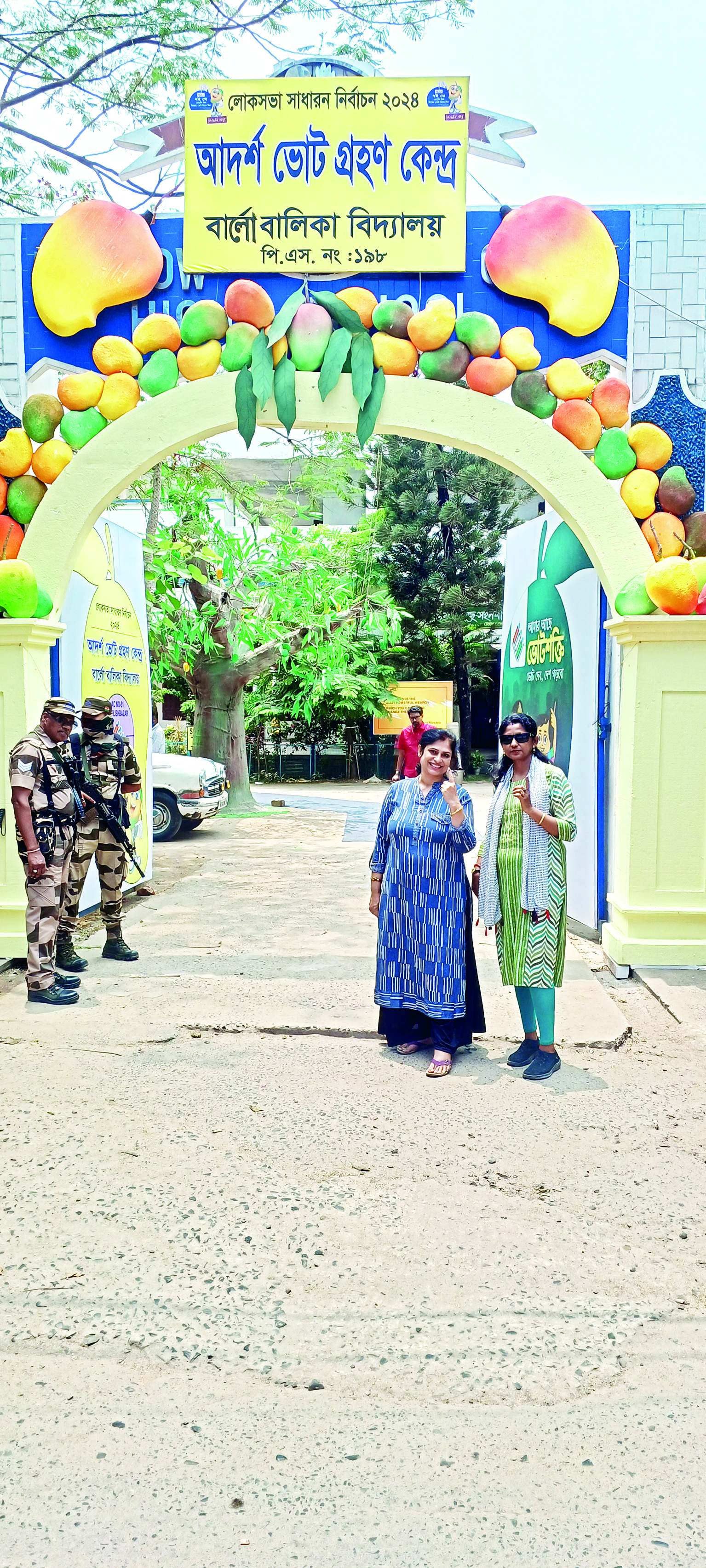 Malda showcases its famous silk & mangoes through model polling stns