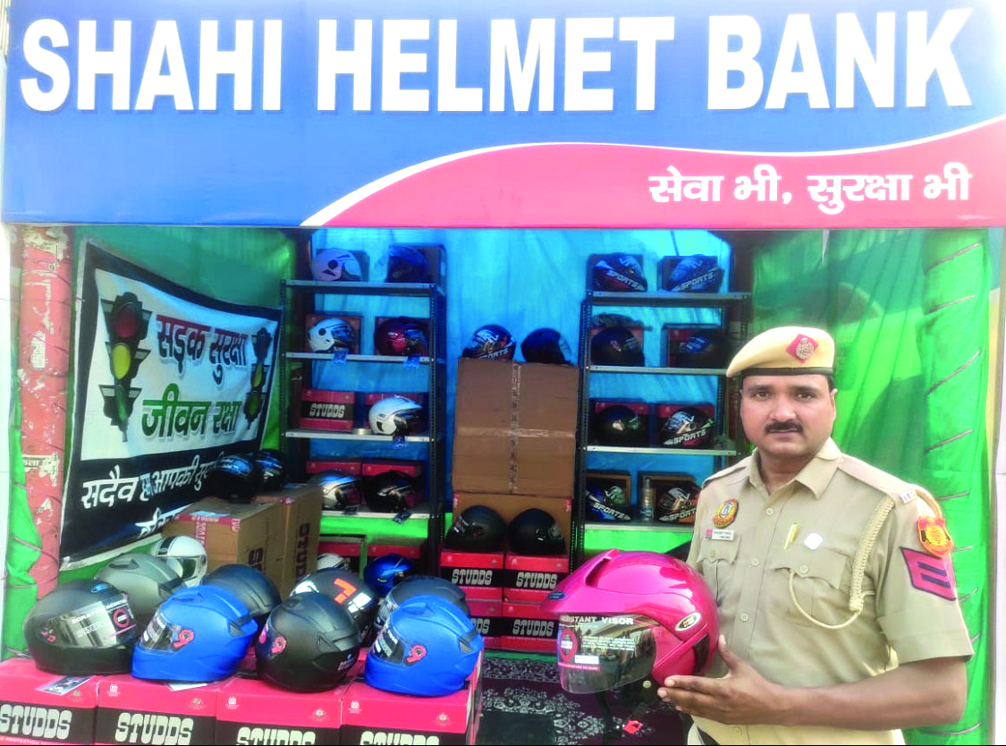 To enhance road safety, Delhi Police Head Constable starts ‘Helment Bank’