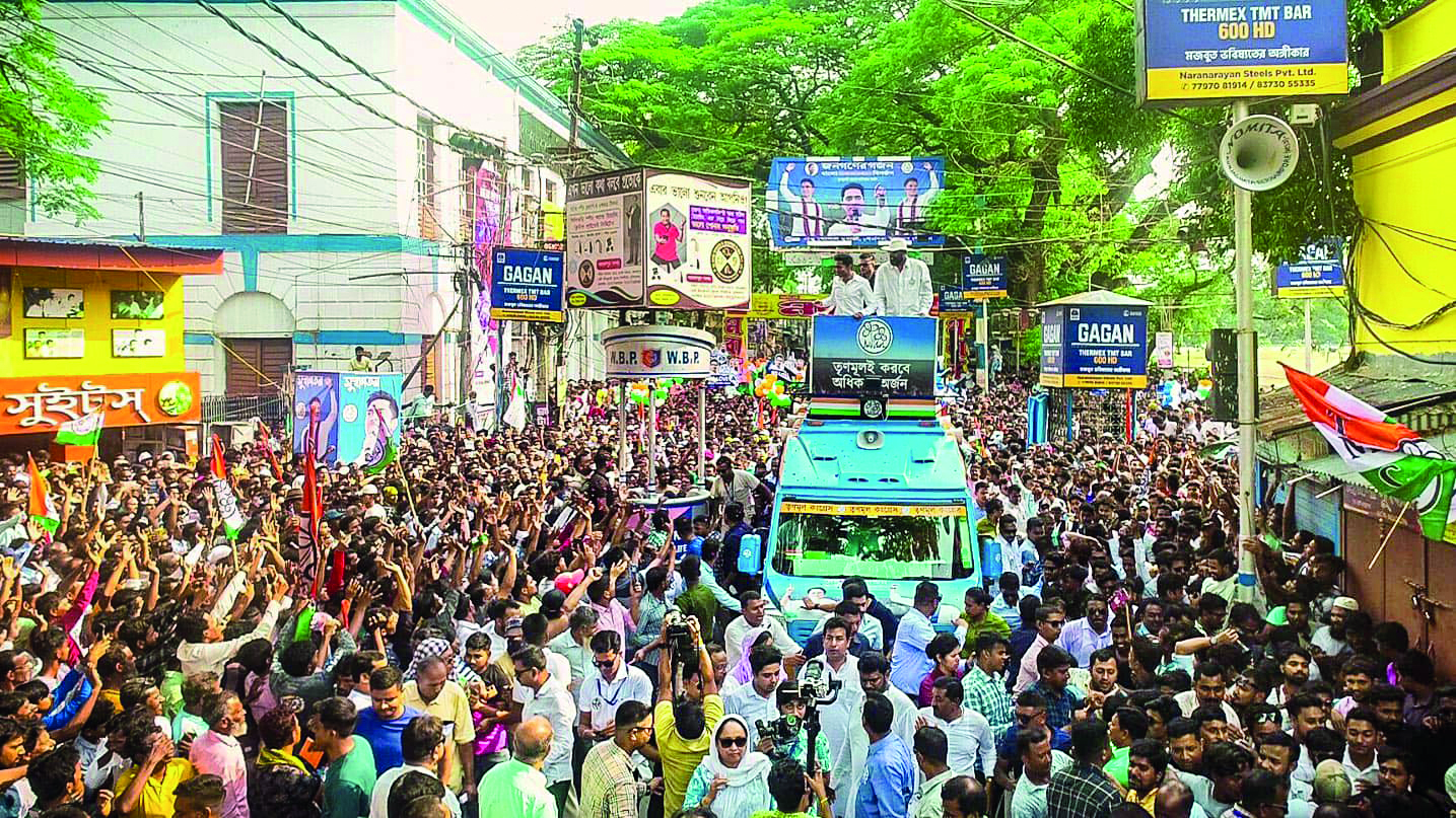 Irfan campaigns for Yusuf Pathan in Berhampore