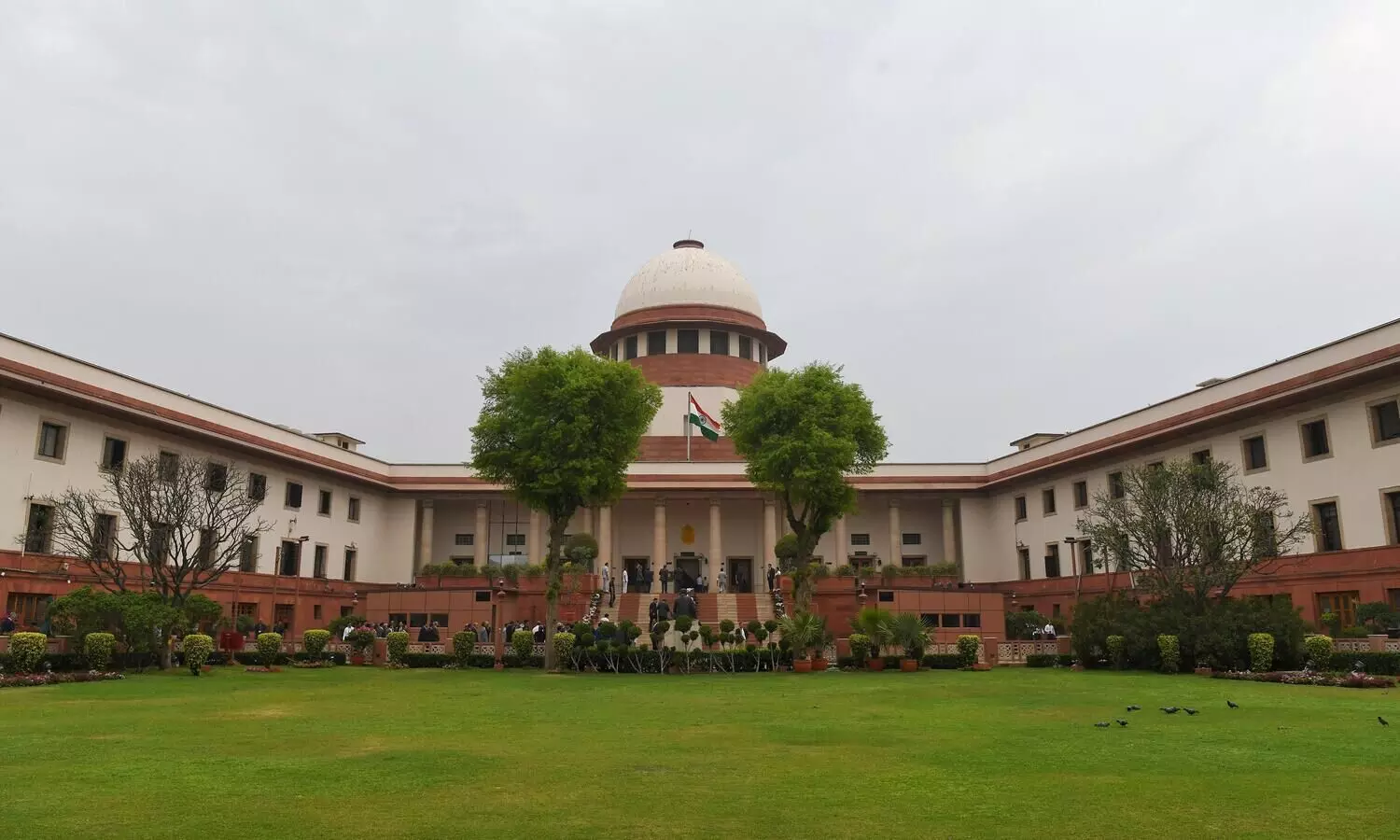 SC bars Kejriwal from entering CM office, Delhi Secretariat while on bail