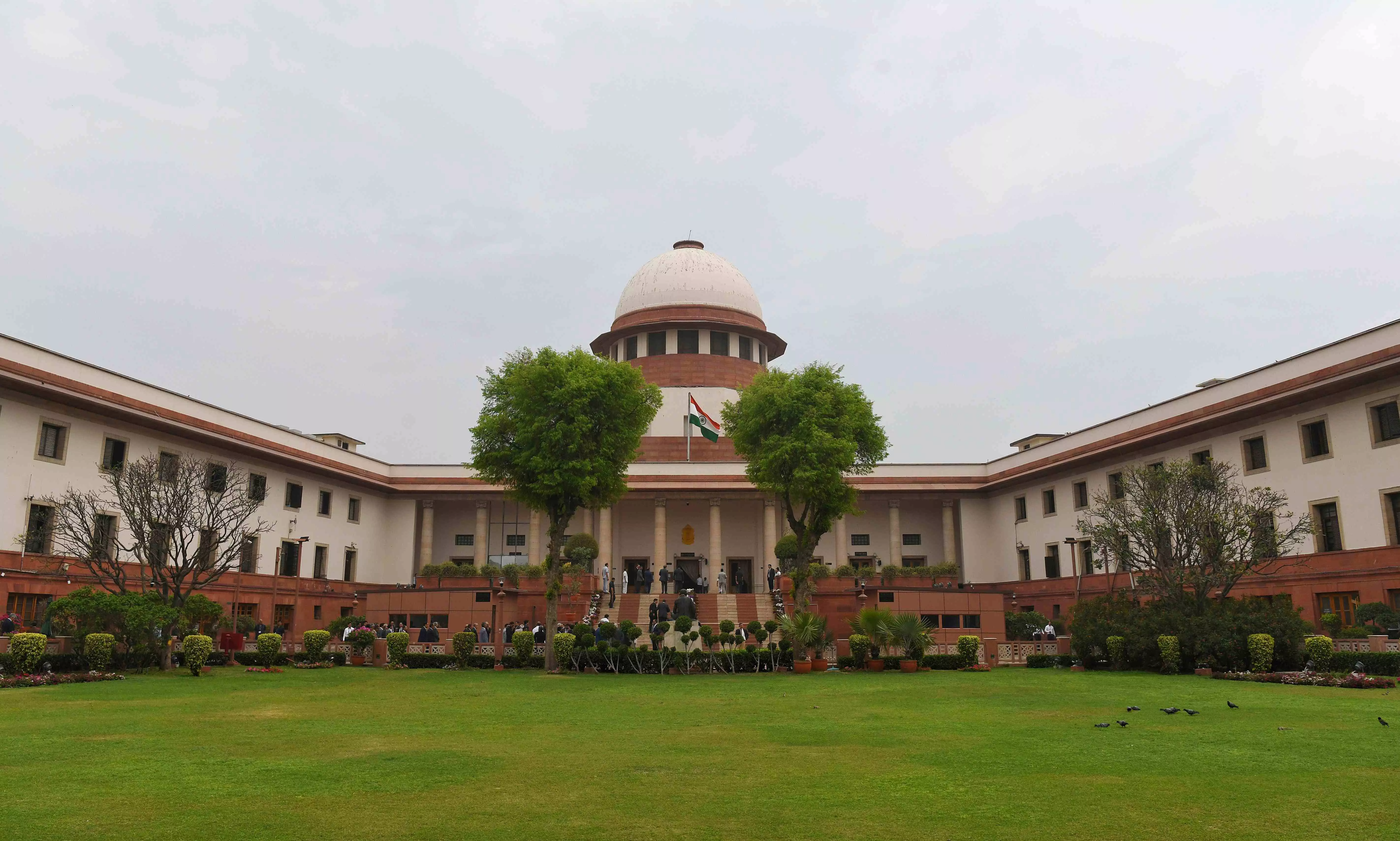 SC bars Kejriwal from entering CM office, Delhi Secretariat while on bail