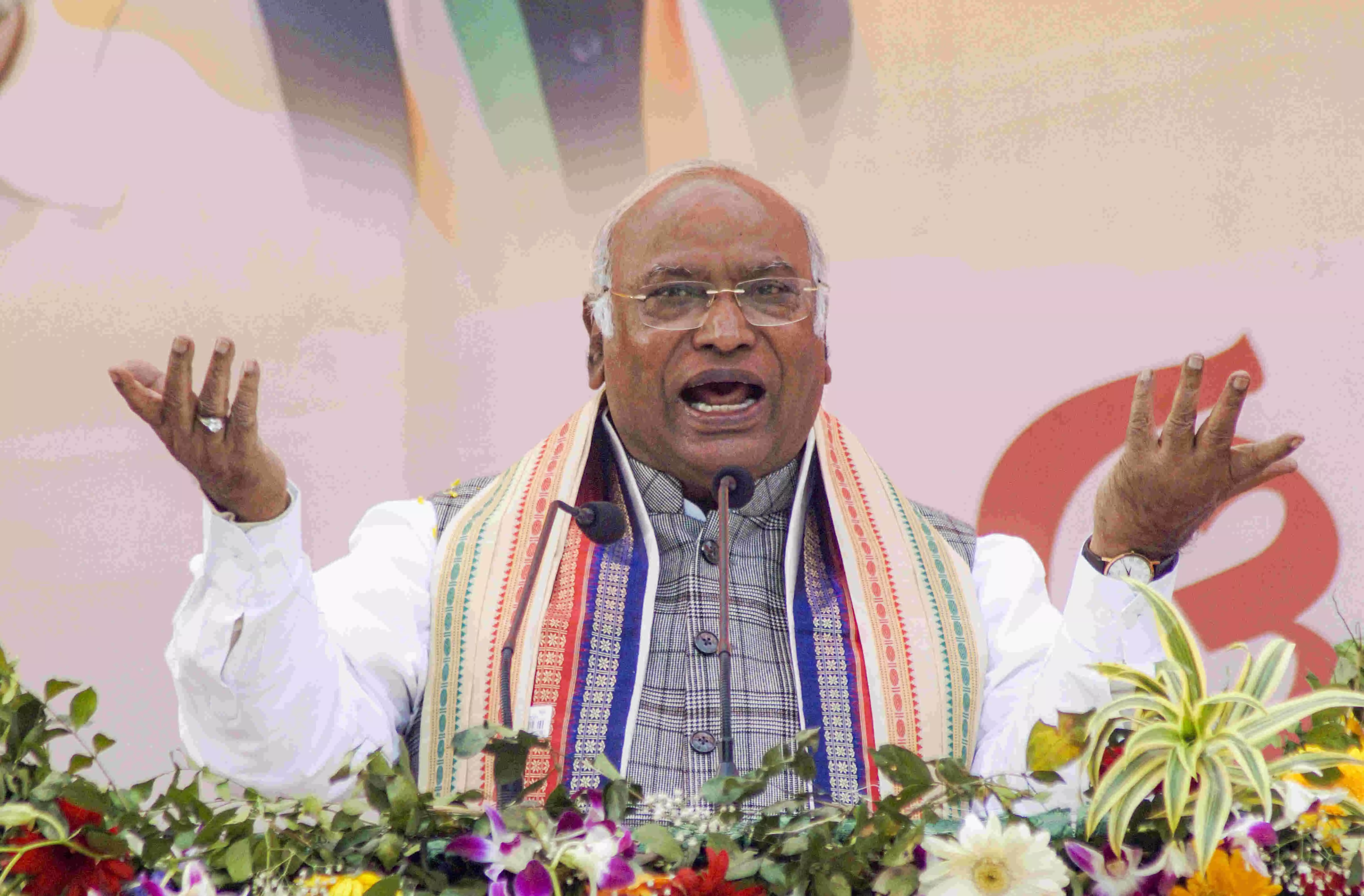 Congress claims Kharges helicopter checked in Bihar, says poll officials targeting oppn leaders Congress claims Kharges helicopter checked in Bihar, says poll officials targeting oppn leaders