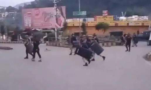 PoK’s capital witnesses clashes amidst total strike against police crackdown PoK’s capital witnesses clashes amidst total strike against police crackdown